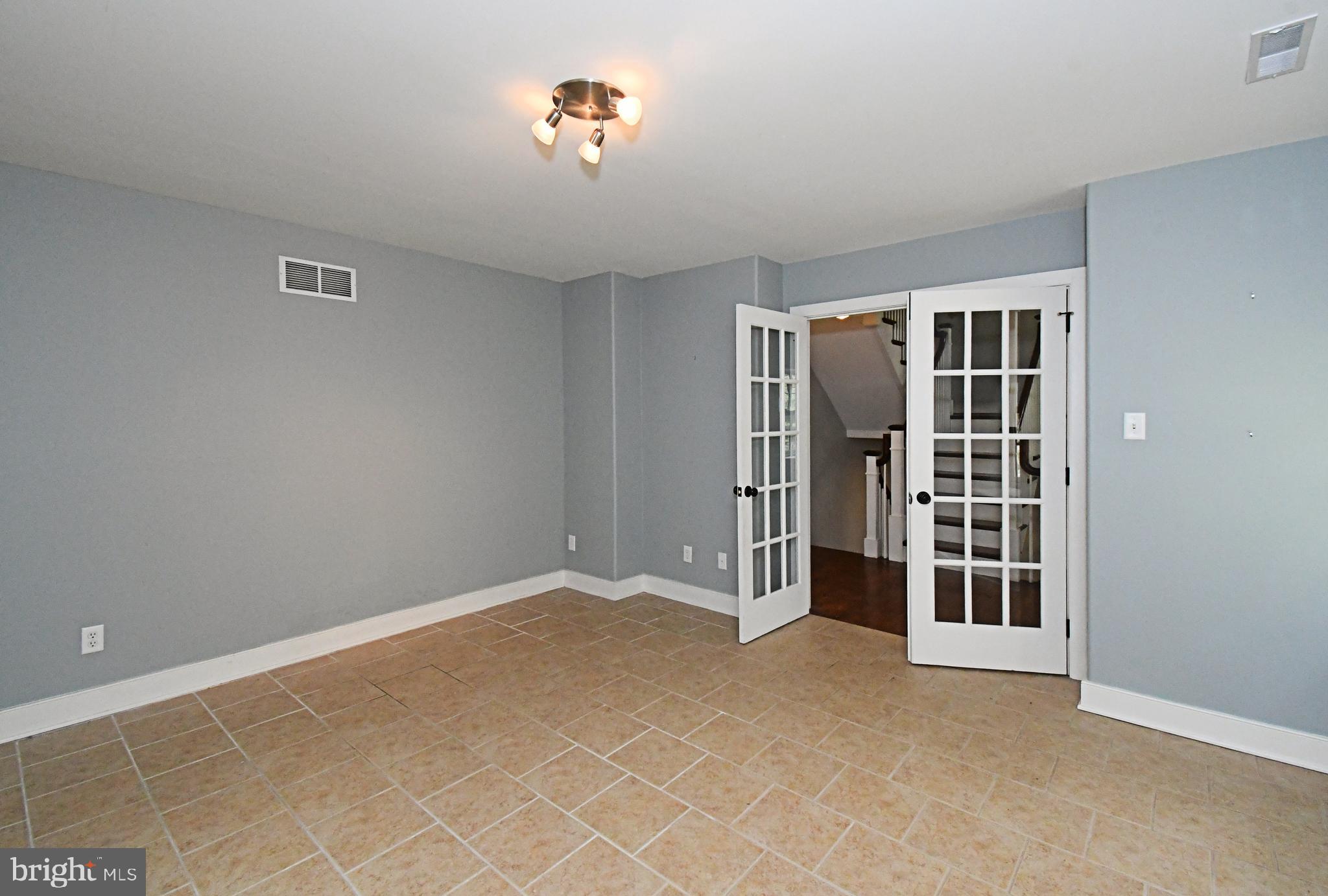 SCHWENKSVILLE - Residential