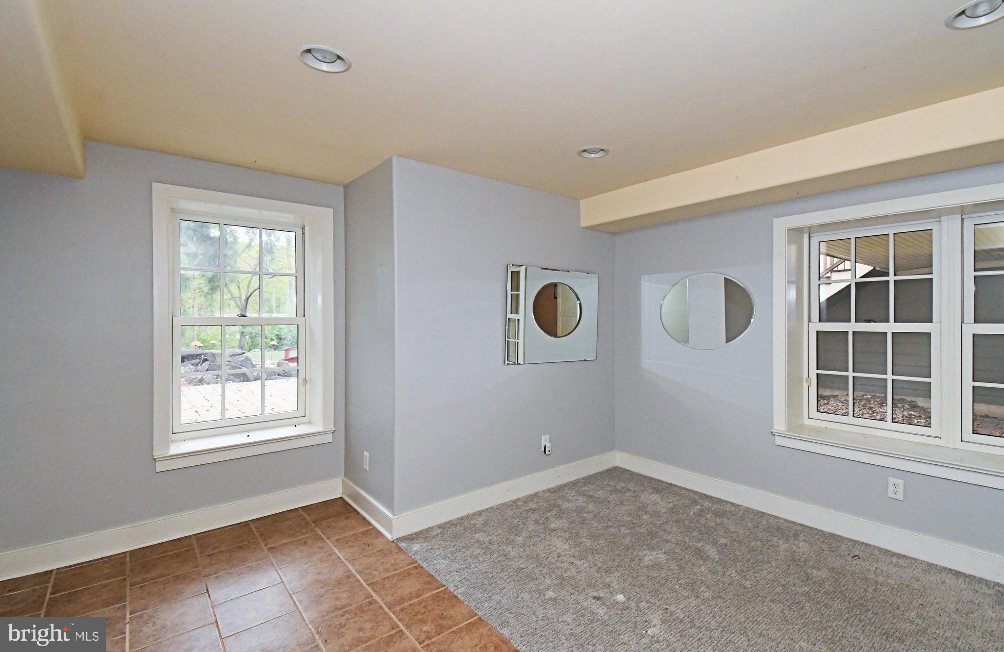 SCHWENKSVILLE - Residential