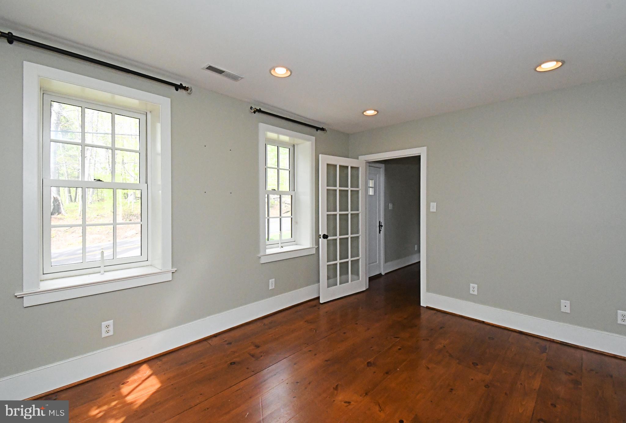 SCHWENKSVILLE - Residential