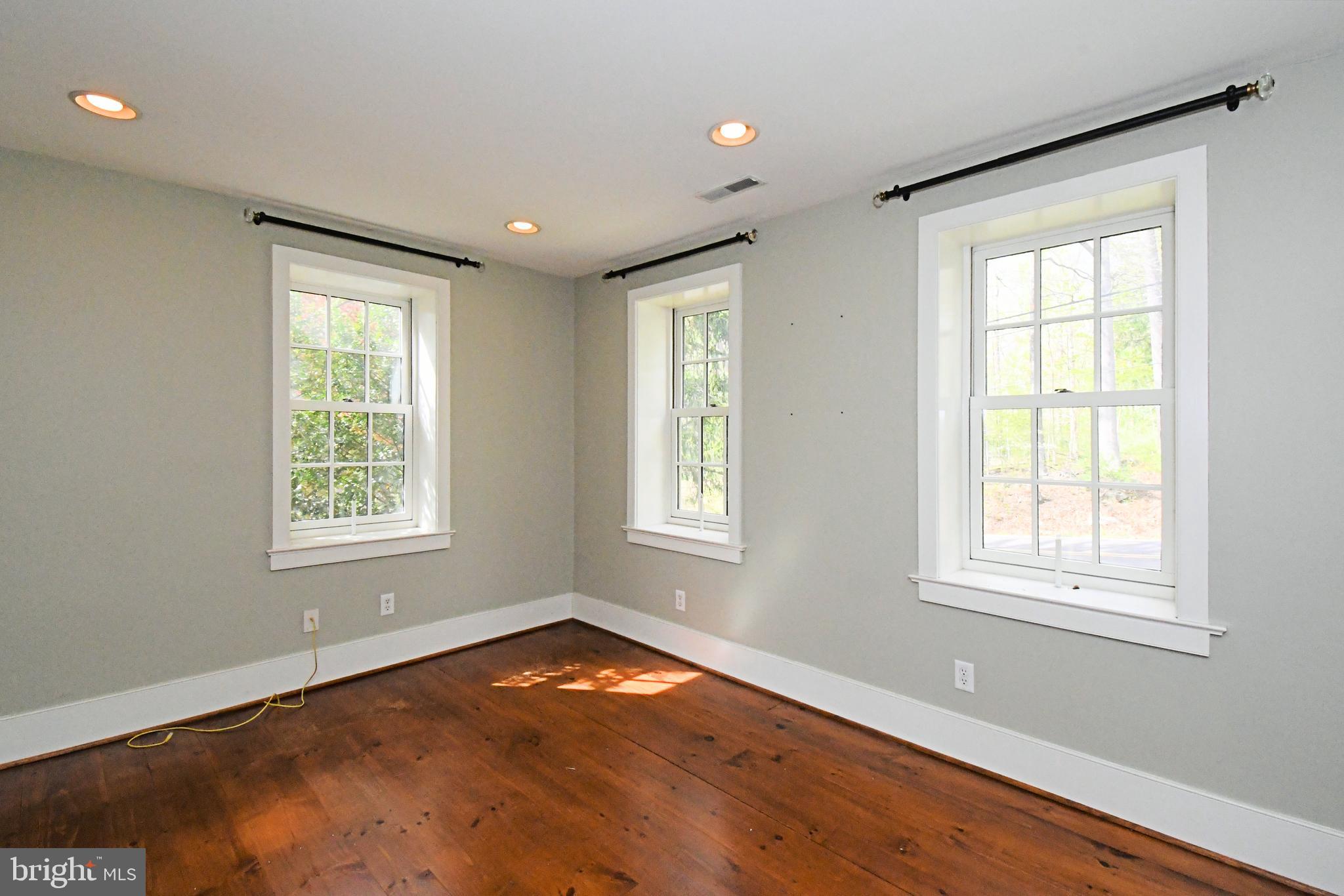 SCHWENKSVILLE - Residential