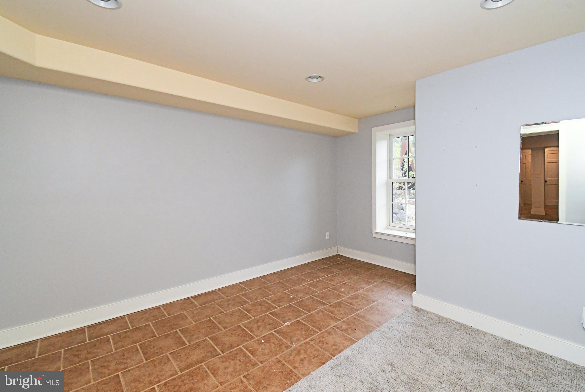 SCHWENKSVILLE - Residential