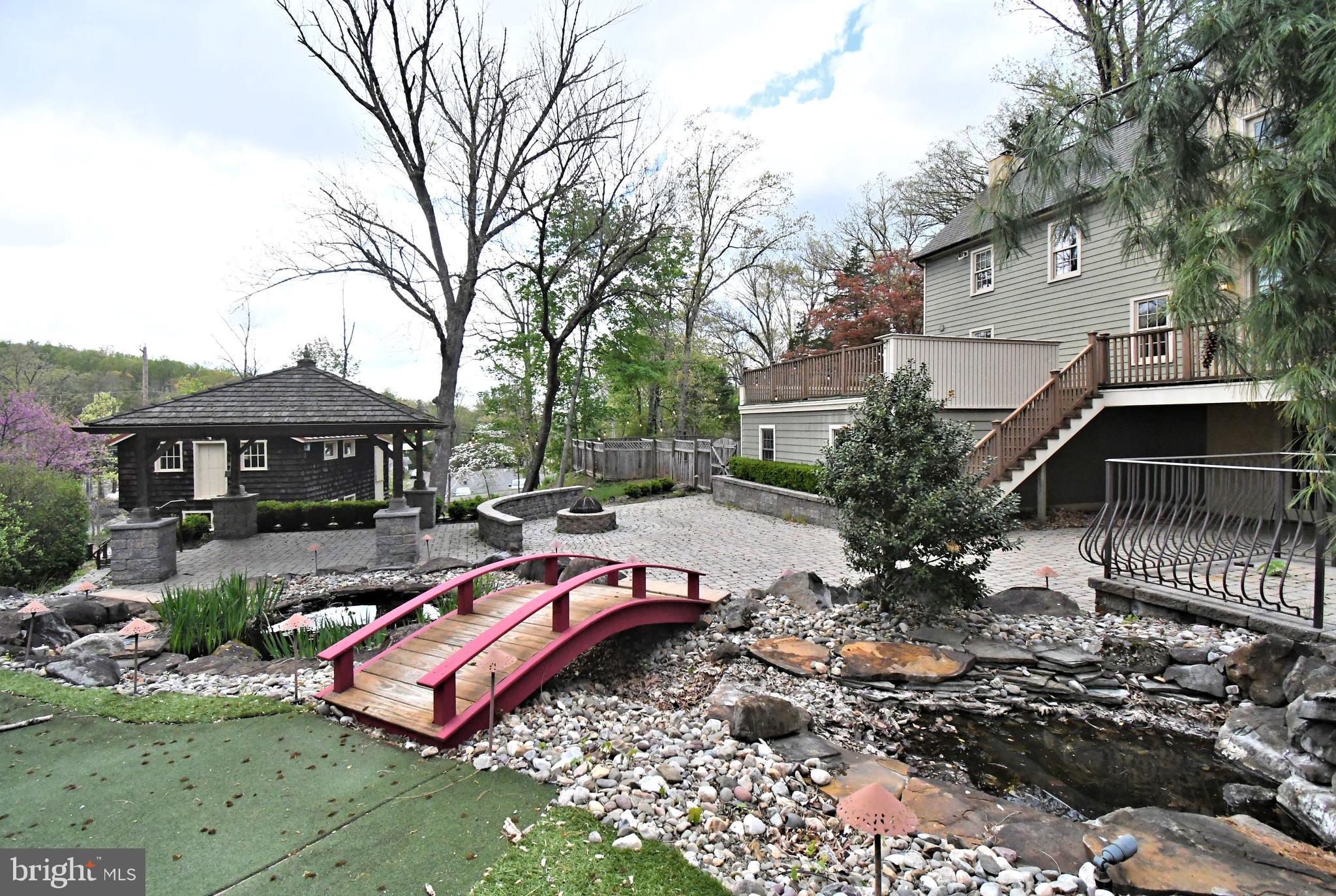 SCHWENKSVILLE - Residential