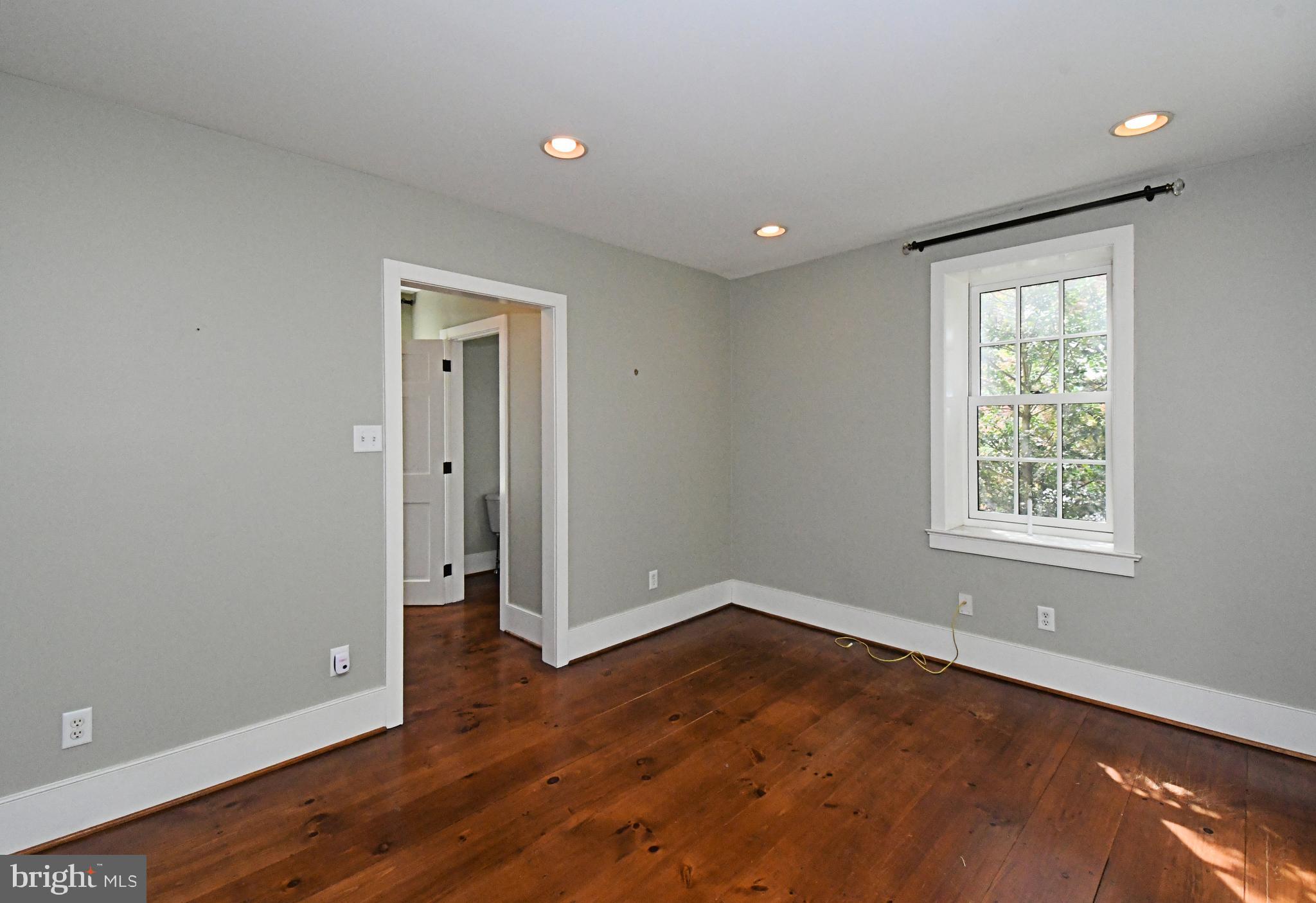 SCHWENKSVILLE - Residential