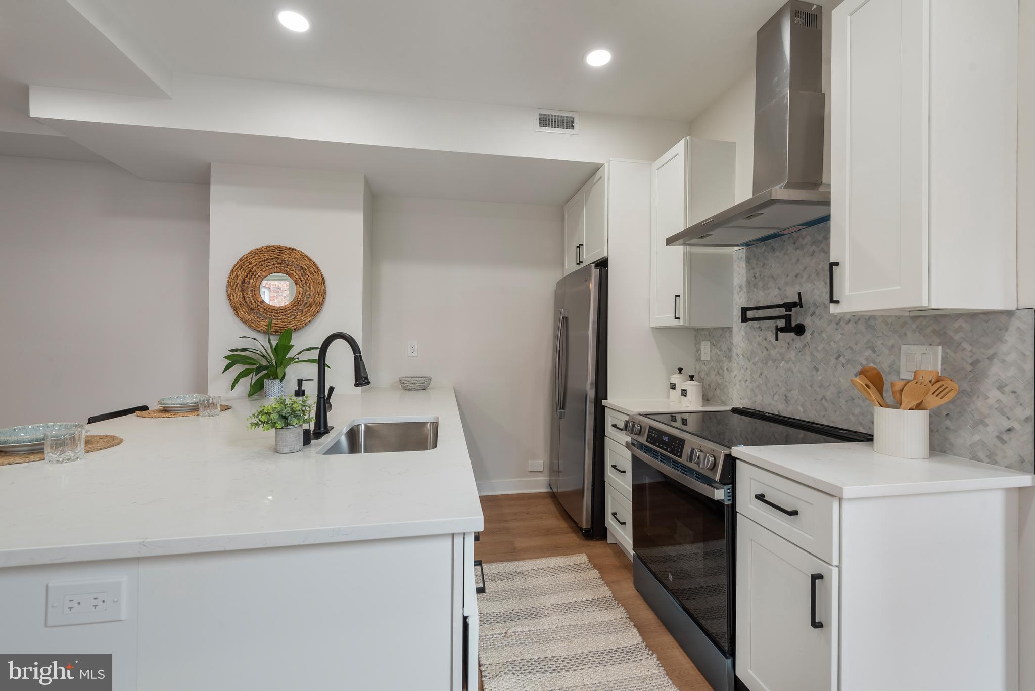 GARWYN OAKS - Residential