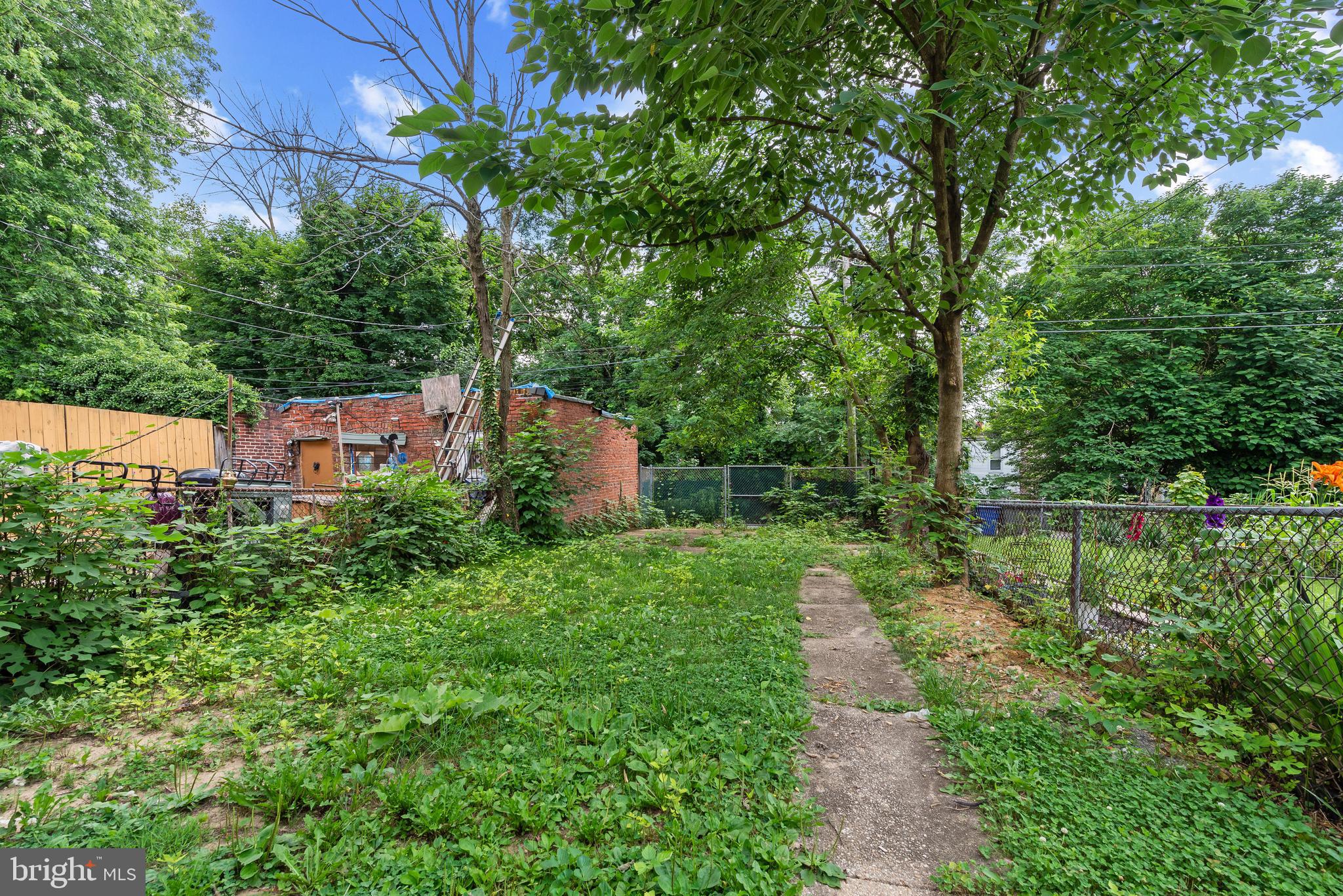 GARWYN OAKS - Residential