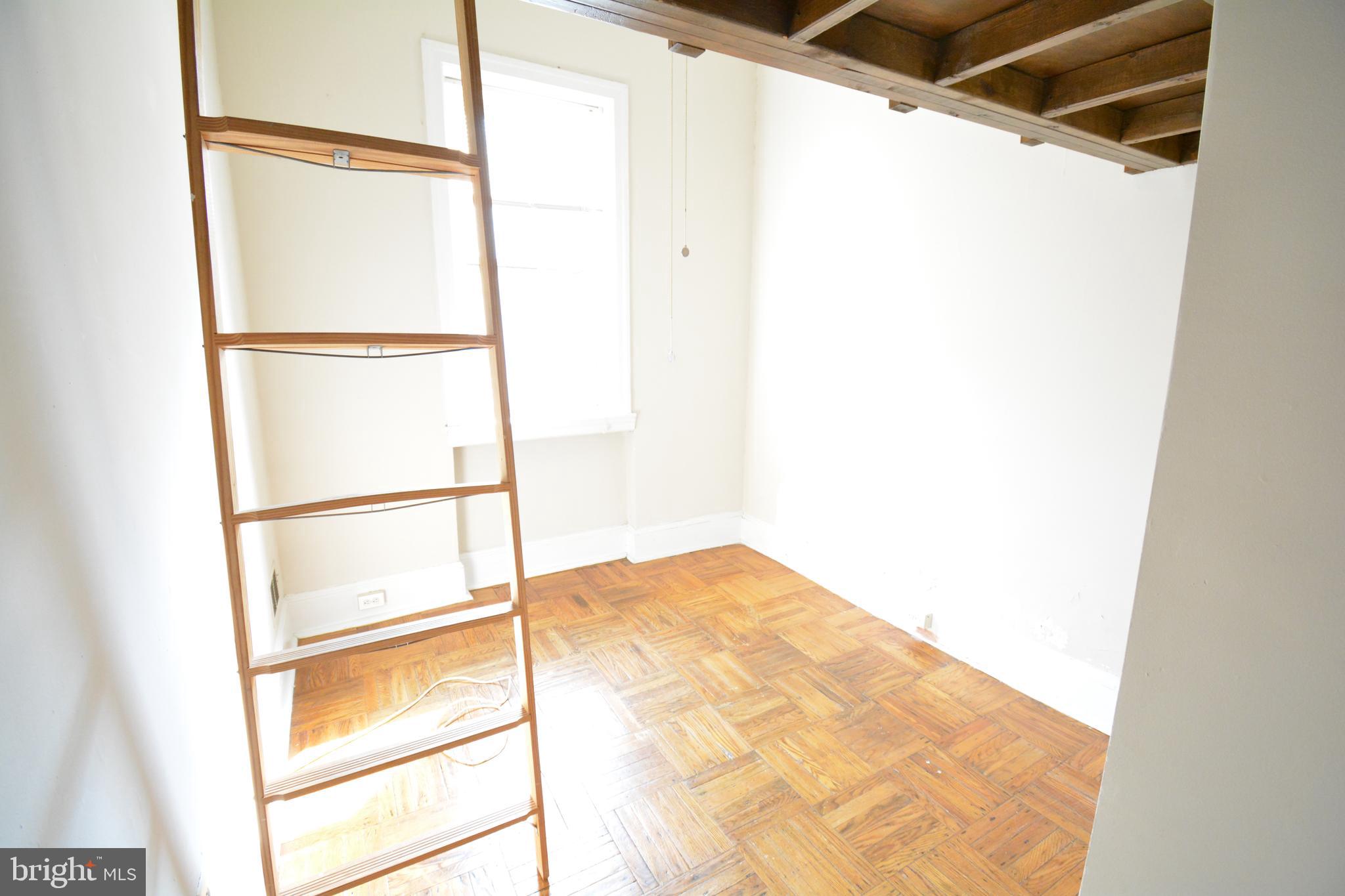 EAST FALLS - Residential Lease