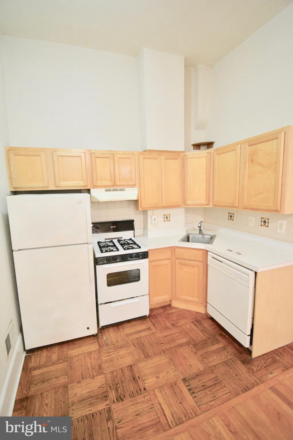 EAST FALLS - Residential Lease
