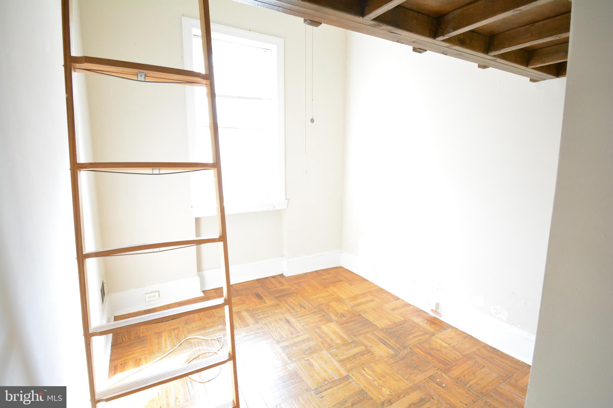 EAST FALLS - Residential Lease