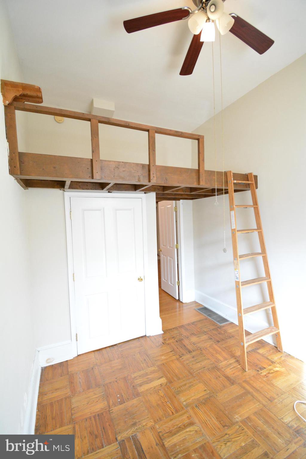 EAST FALLS - Residential Lease