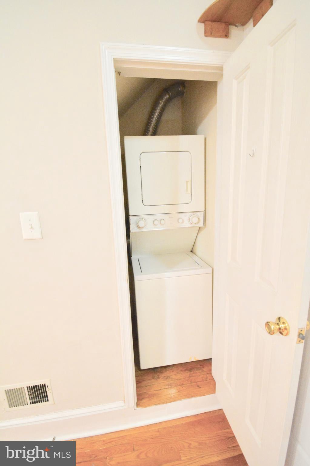 EAST FALLS - Residential Lease