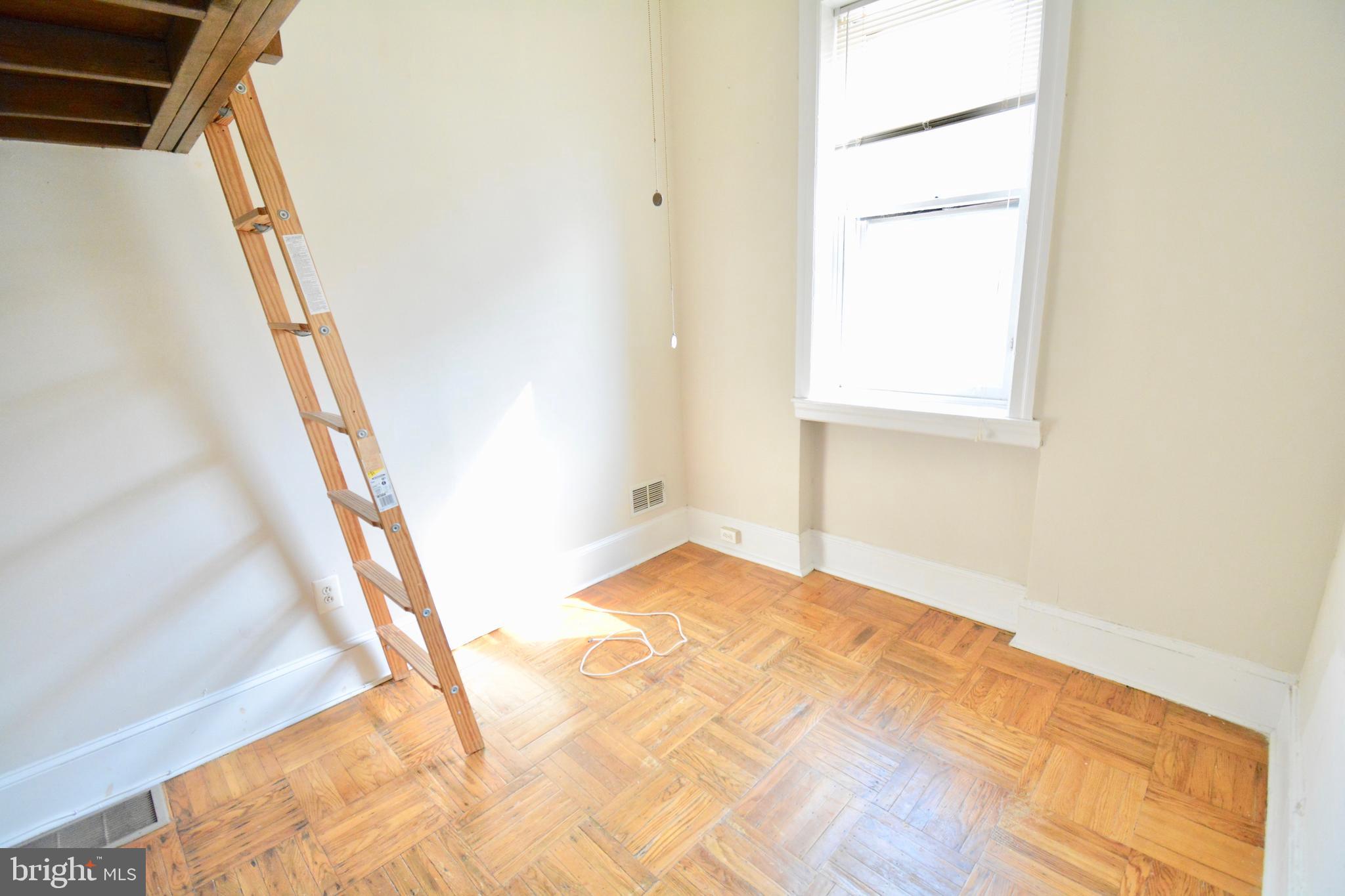 EAST FALLS - Residential Lease