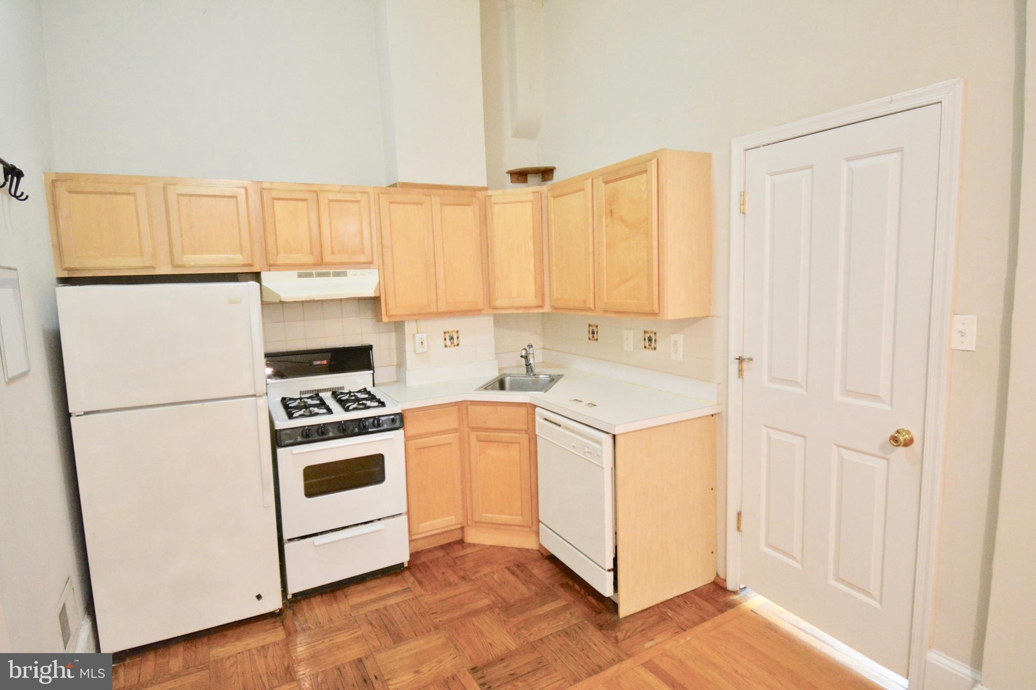 EAST FALLS - Residential Lease