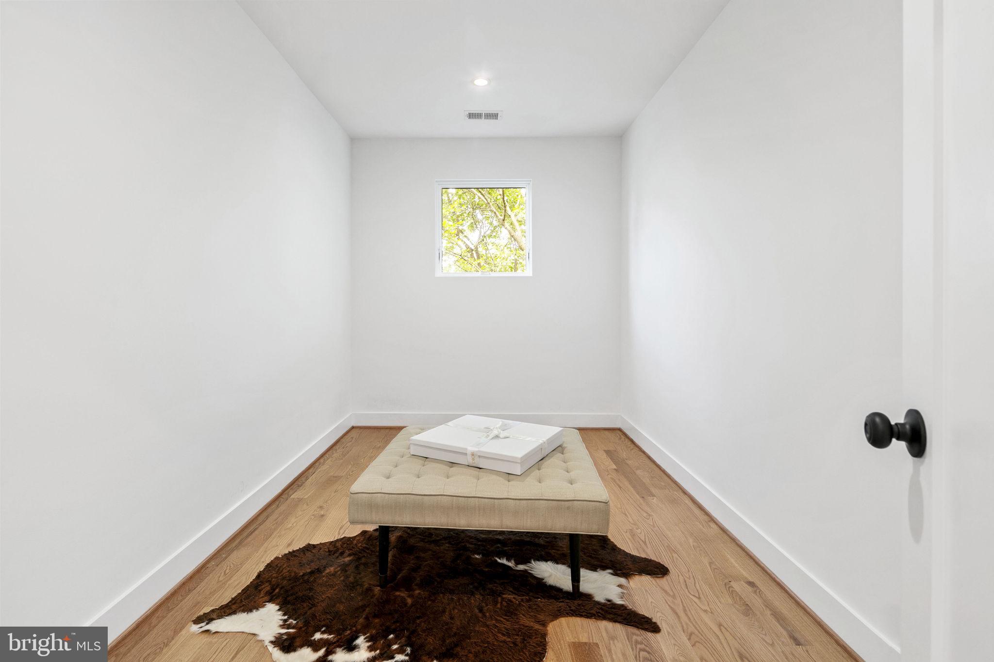 TARA - LEEWAY HEIGHTS - Residential