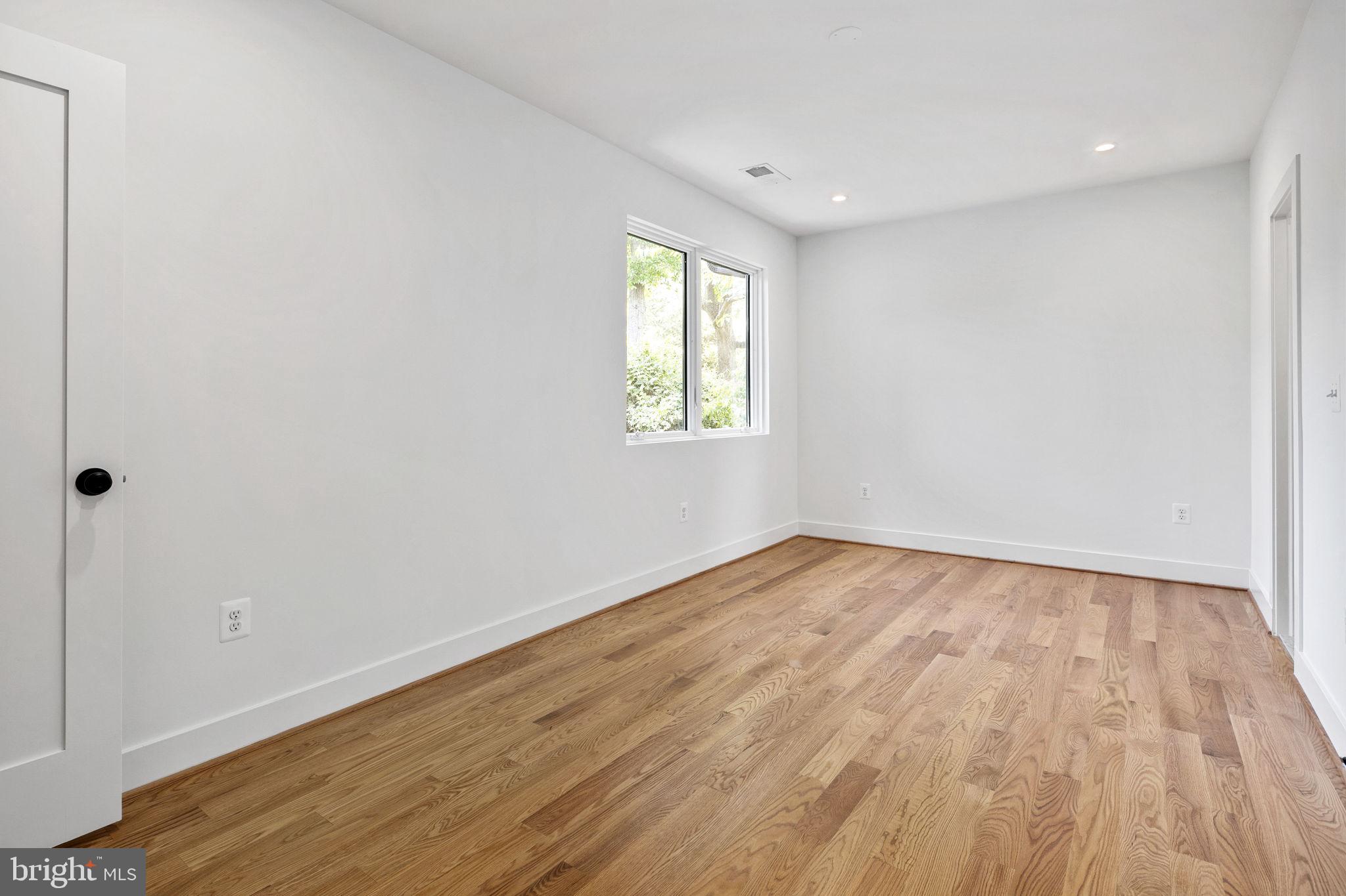 TARA - LEEWAY HEIGHTS - Residential