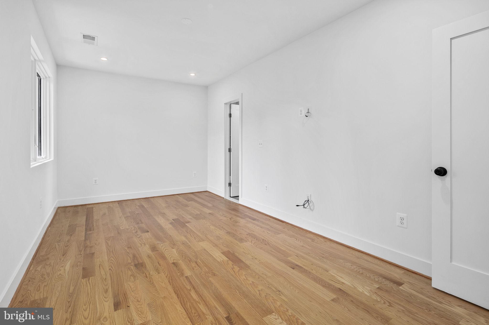 TARA - LEEWAY HEIGHTS - Residential