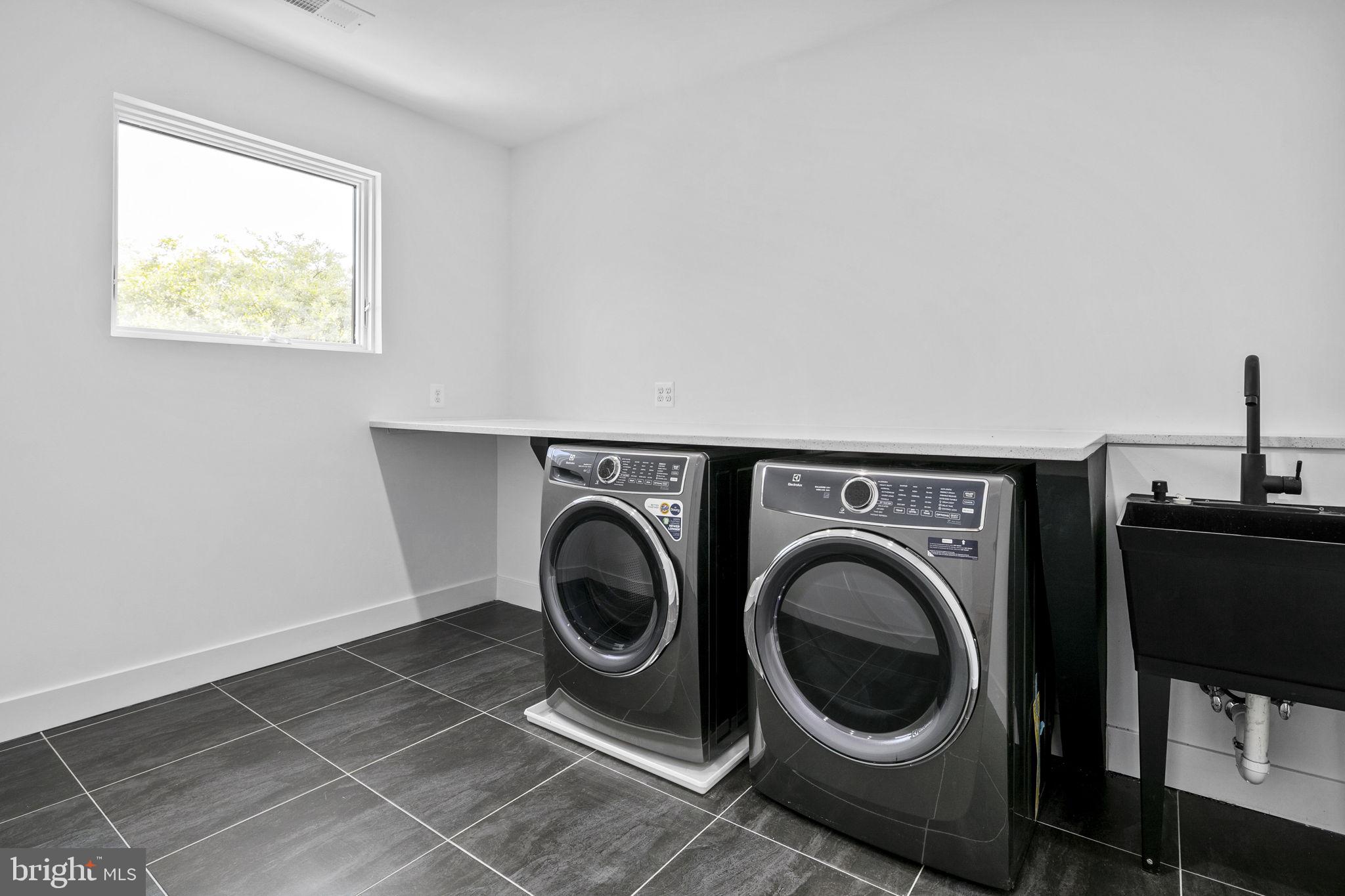 TARA - LEEWAY HEIGHTS - Residential