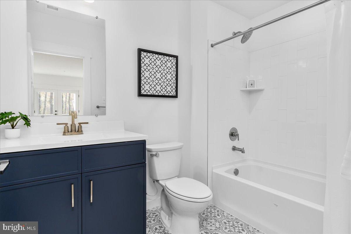 VISTAS ON CHESTNUT HILL - Residential