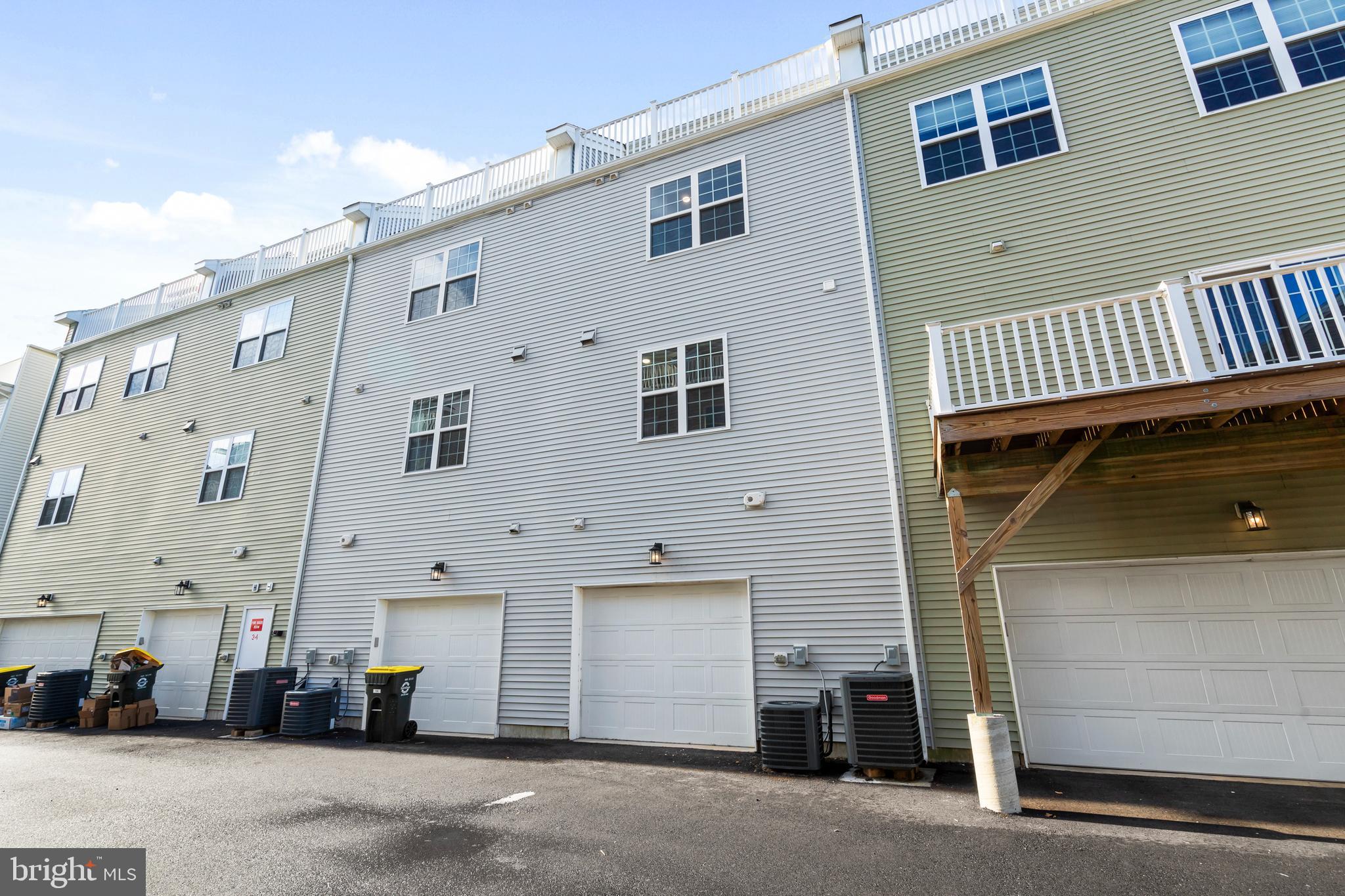 WATERSIDE - Residential