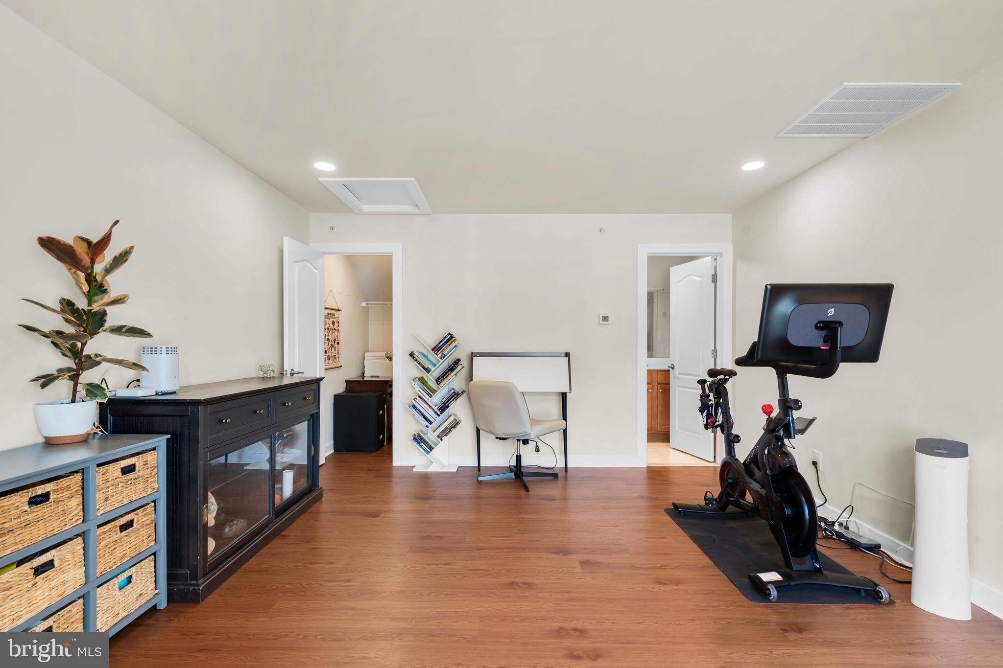 WATERSIDE - Residential