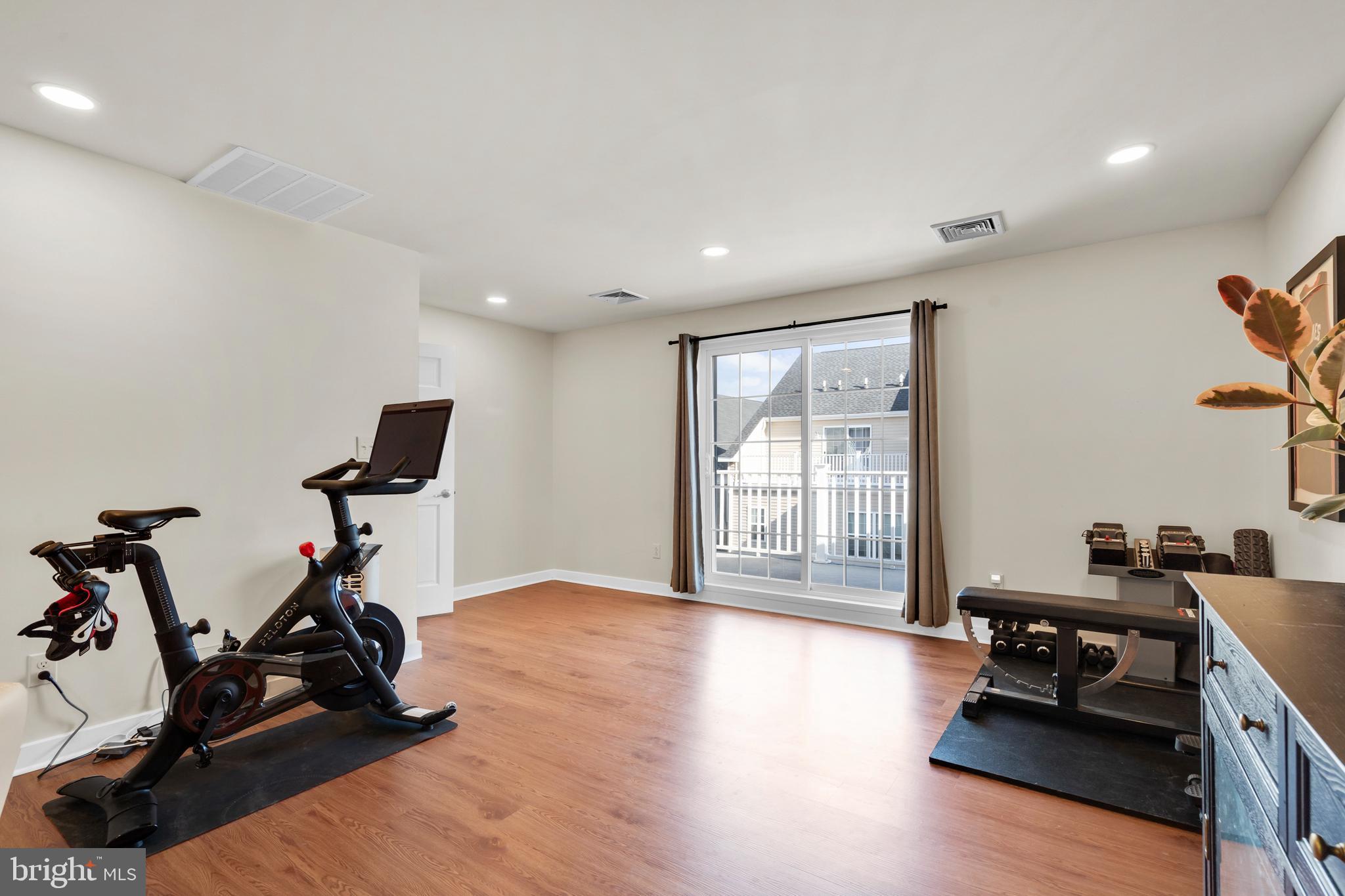 WATERSIDE - Residential