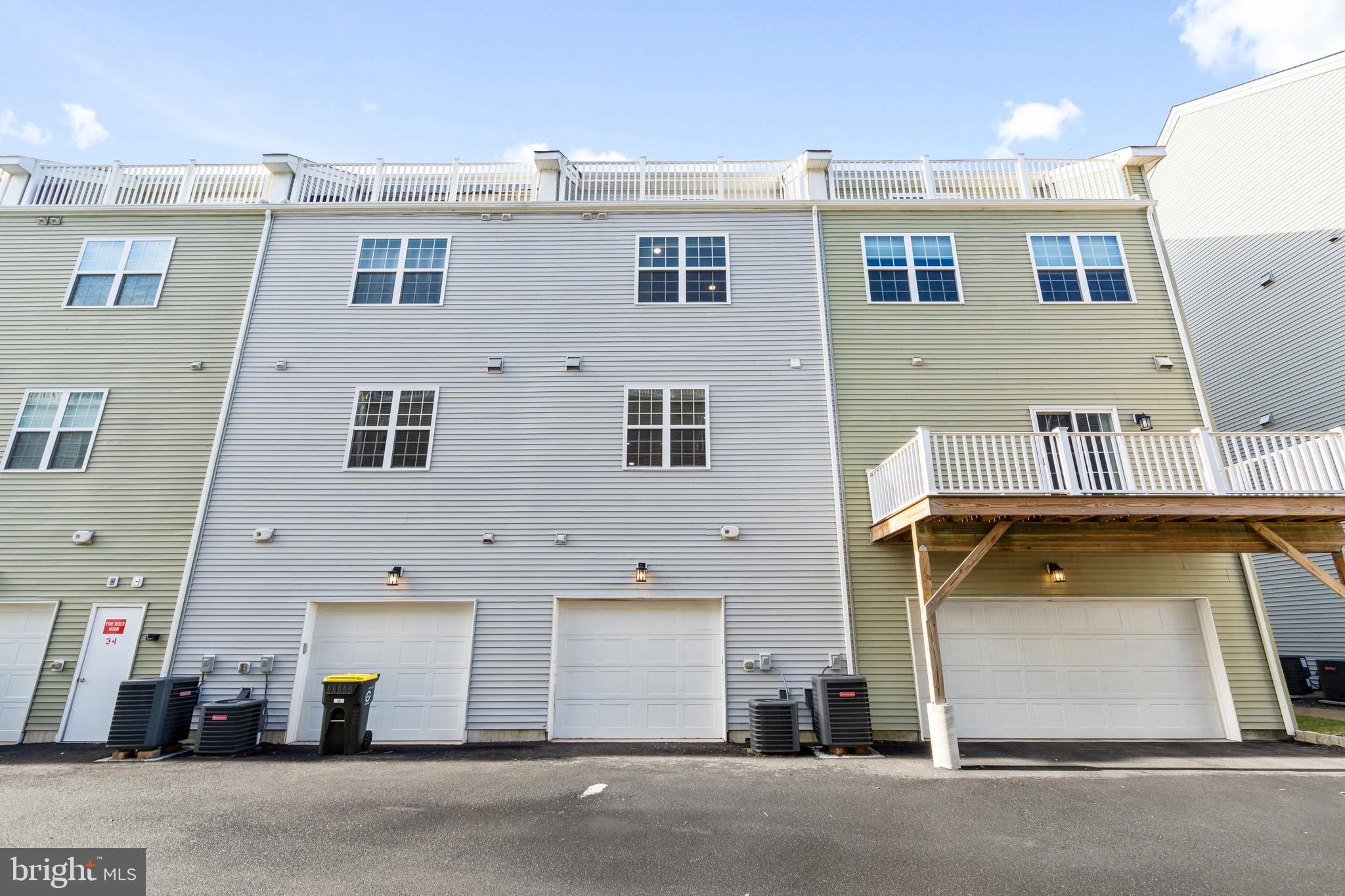 WATERSIDE - Residential