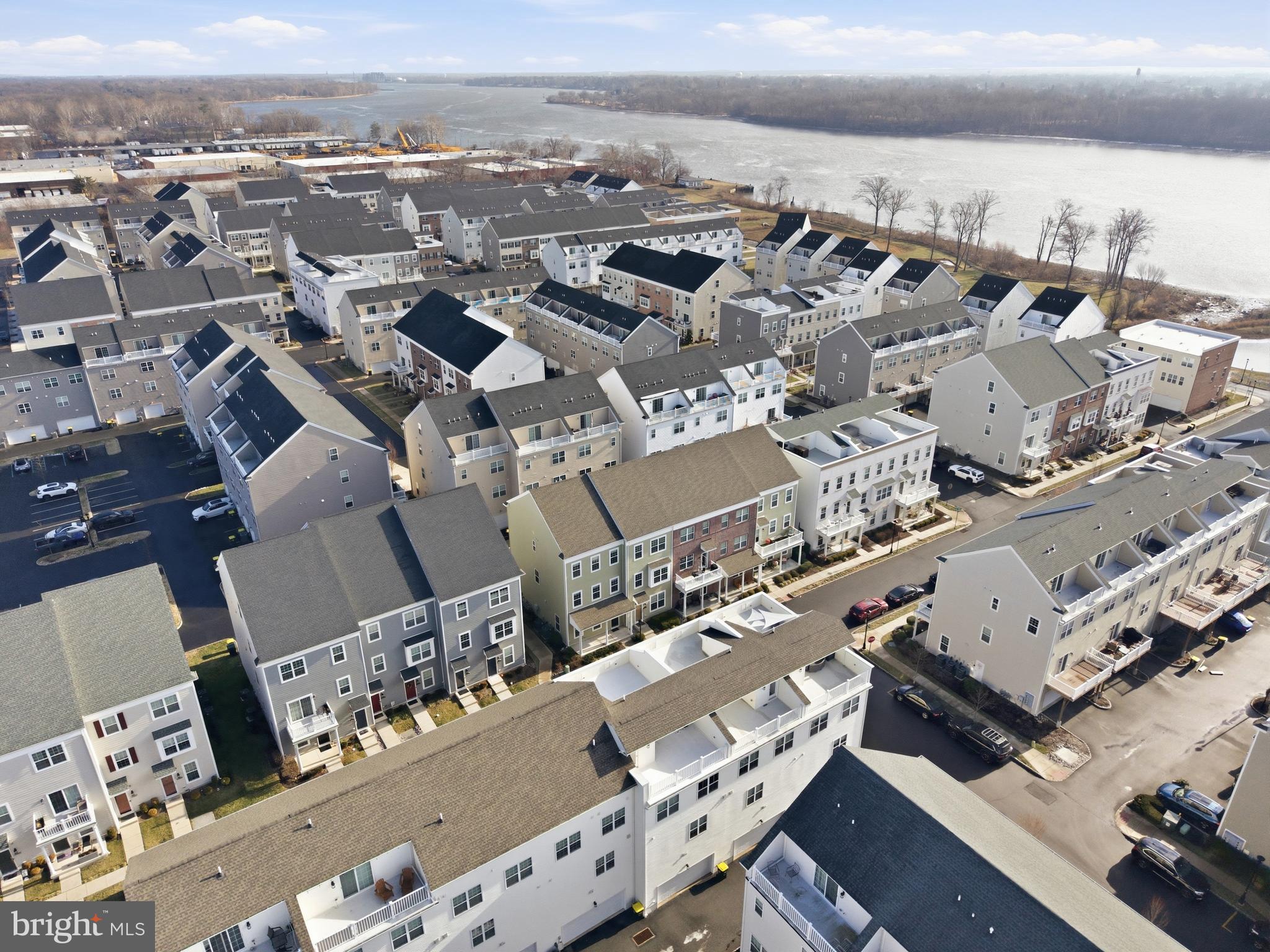 WATERSIDE - Residential