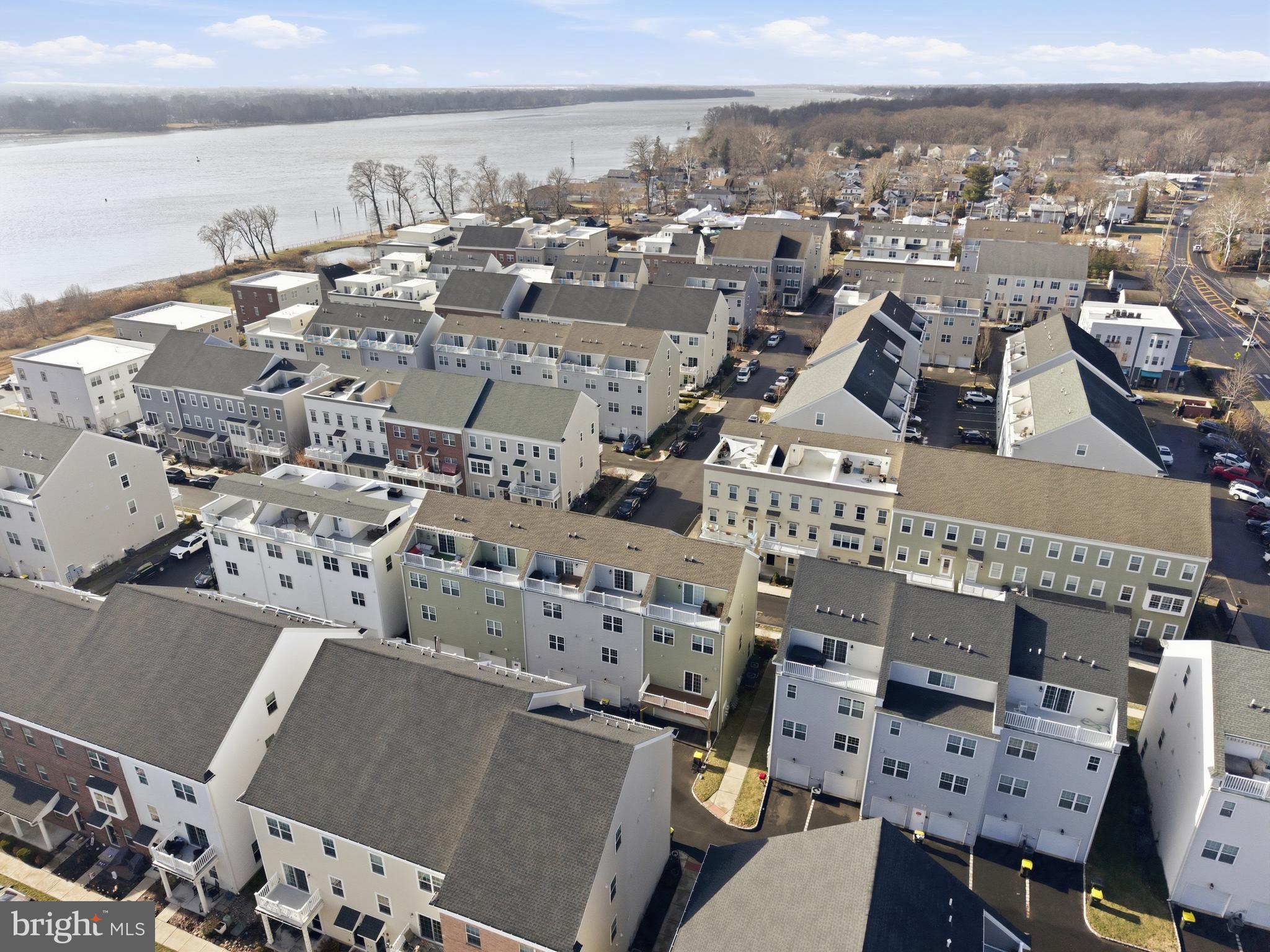 WATERSIDE - Residential