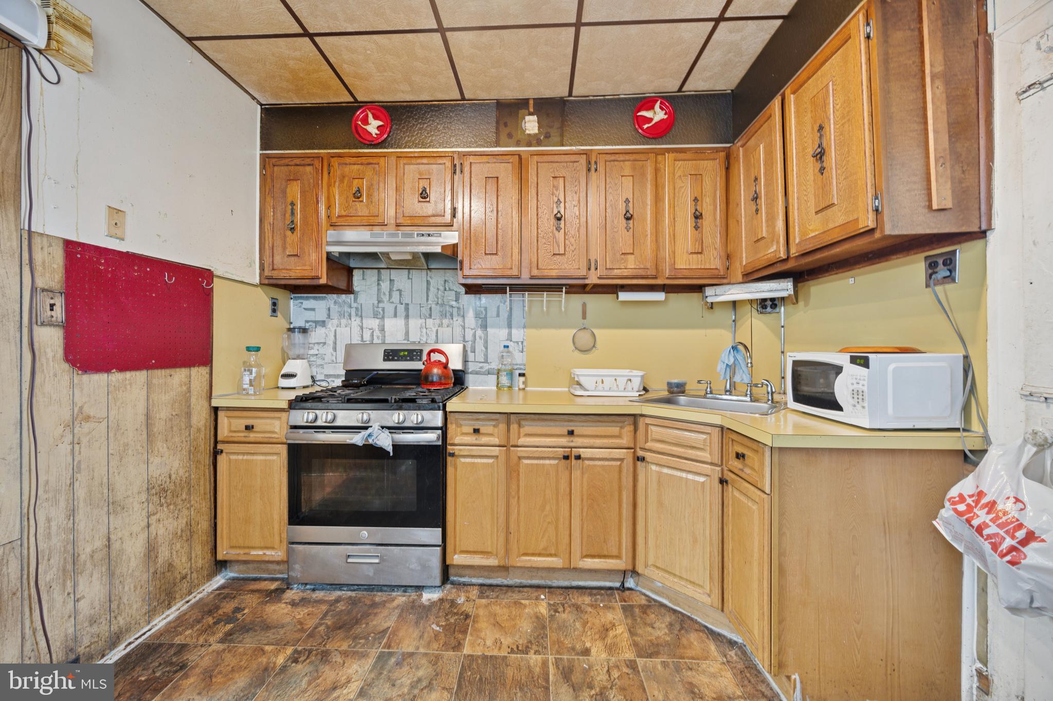 PHILADELPHIA (WEST) - Residential