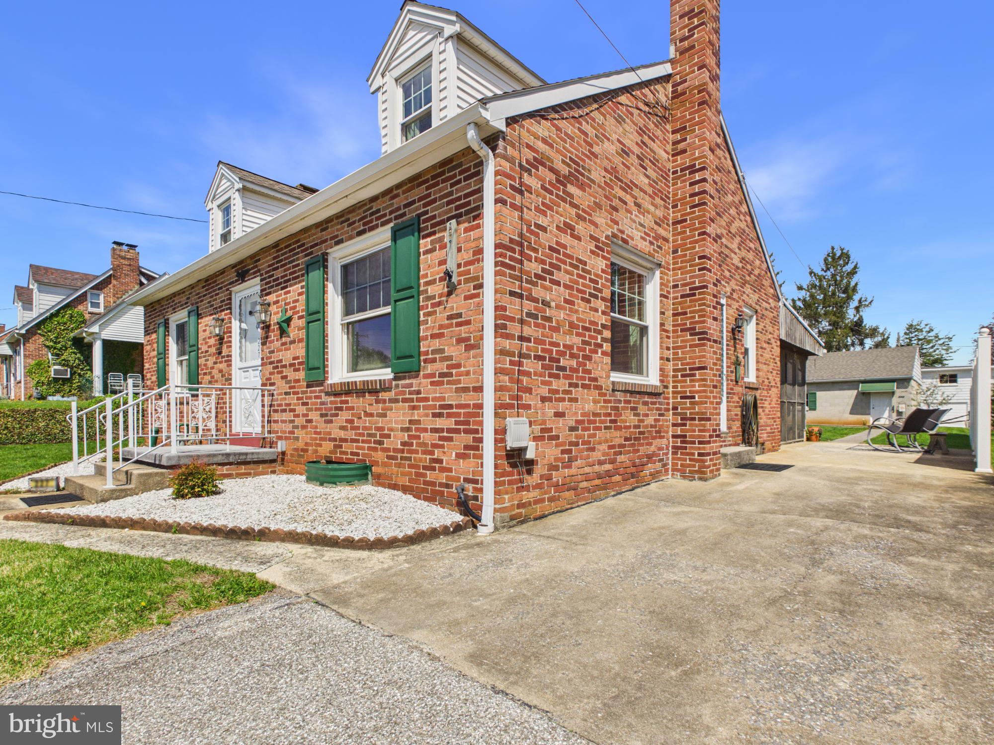 227 N WILLIAMS STREET