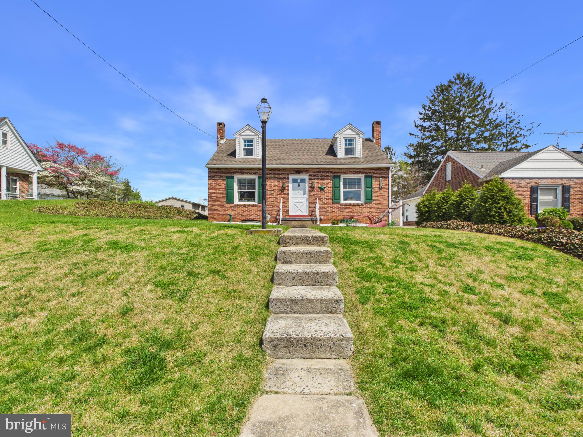 227 N WILLIAMS STREET