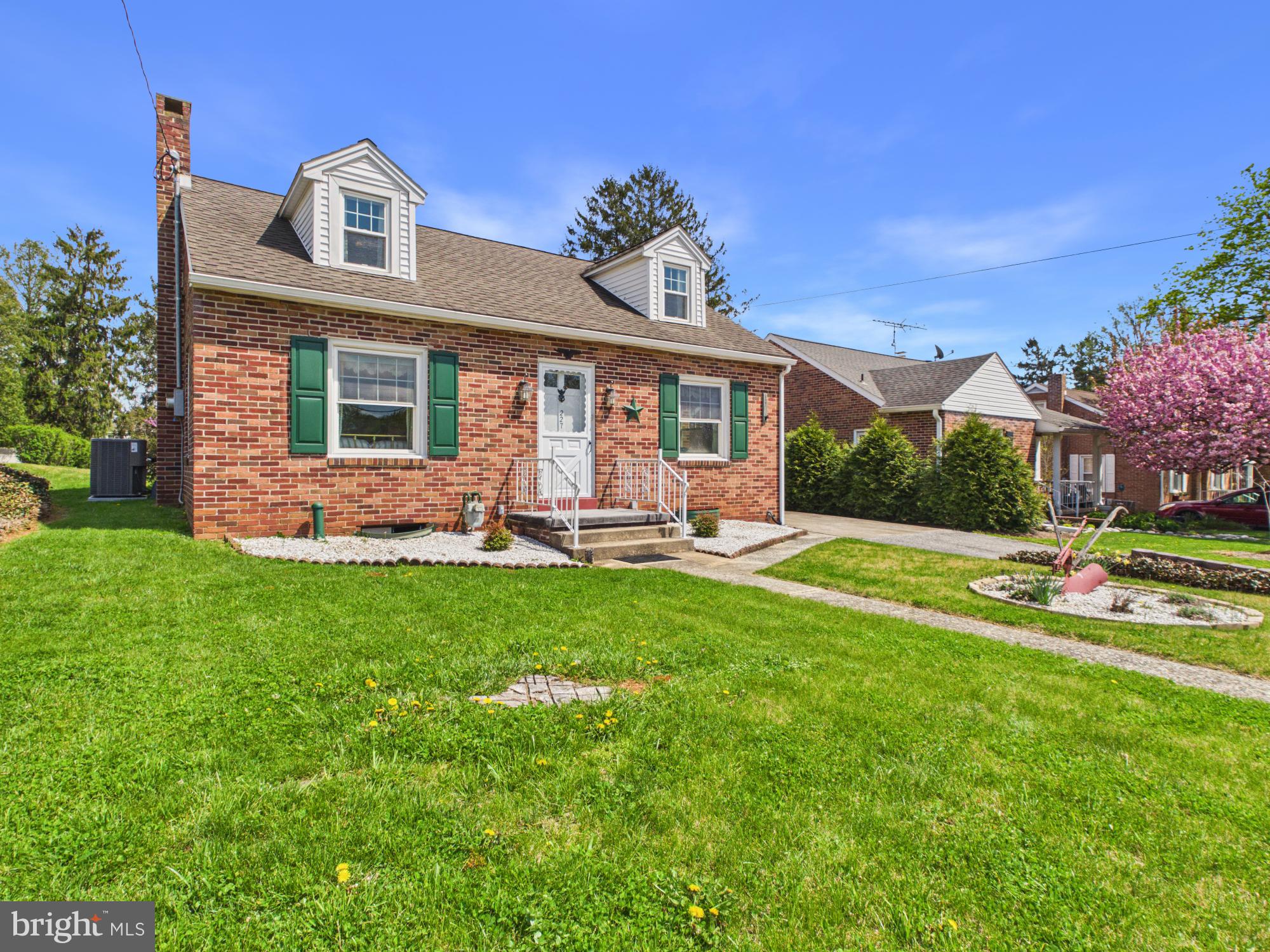 227 N WILLIAMS STREET