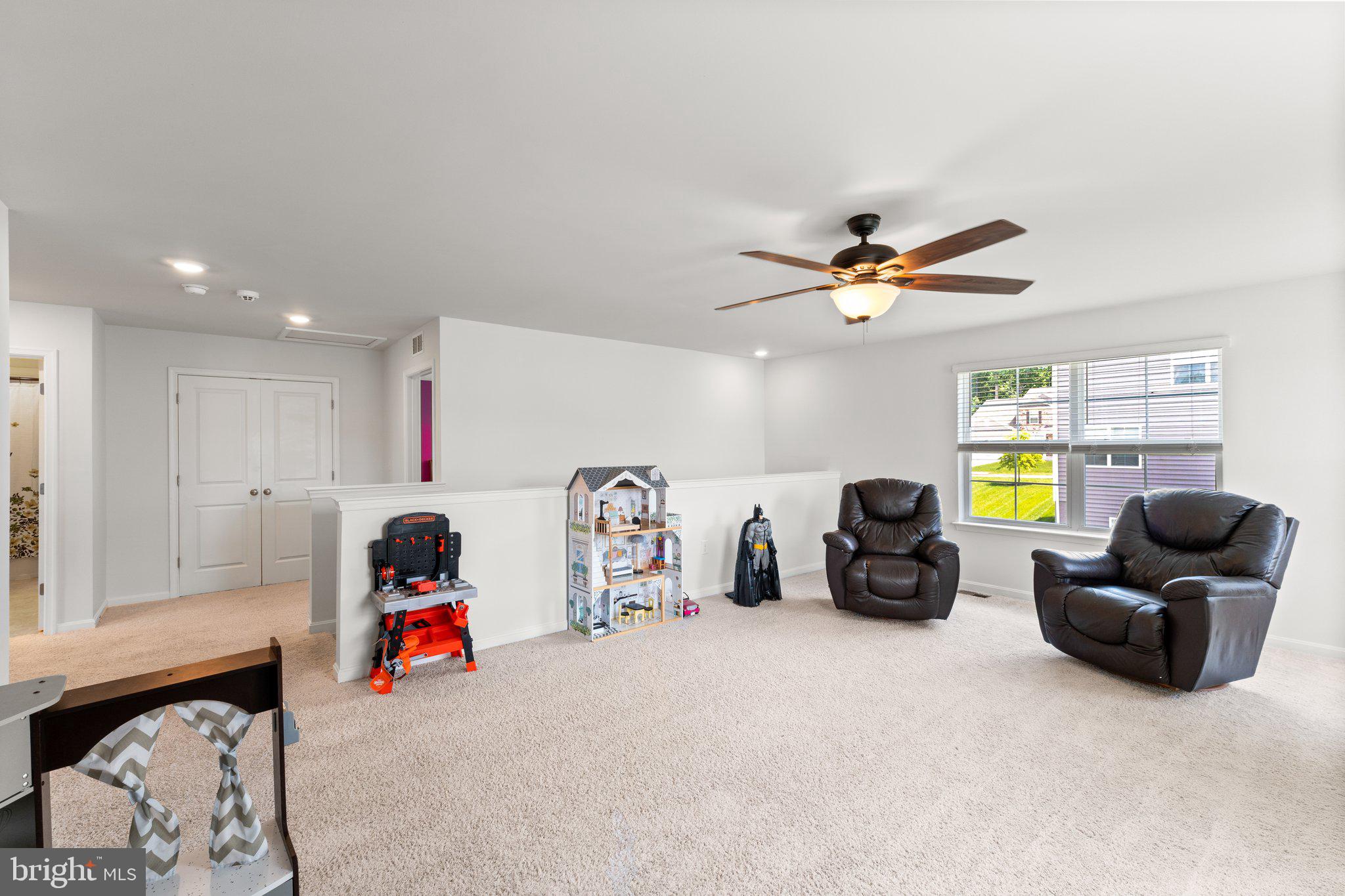 SHELTON KNOLLS - Residential Lease