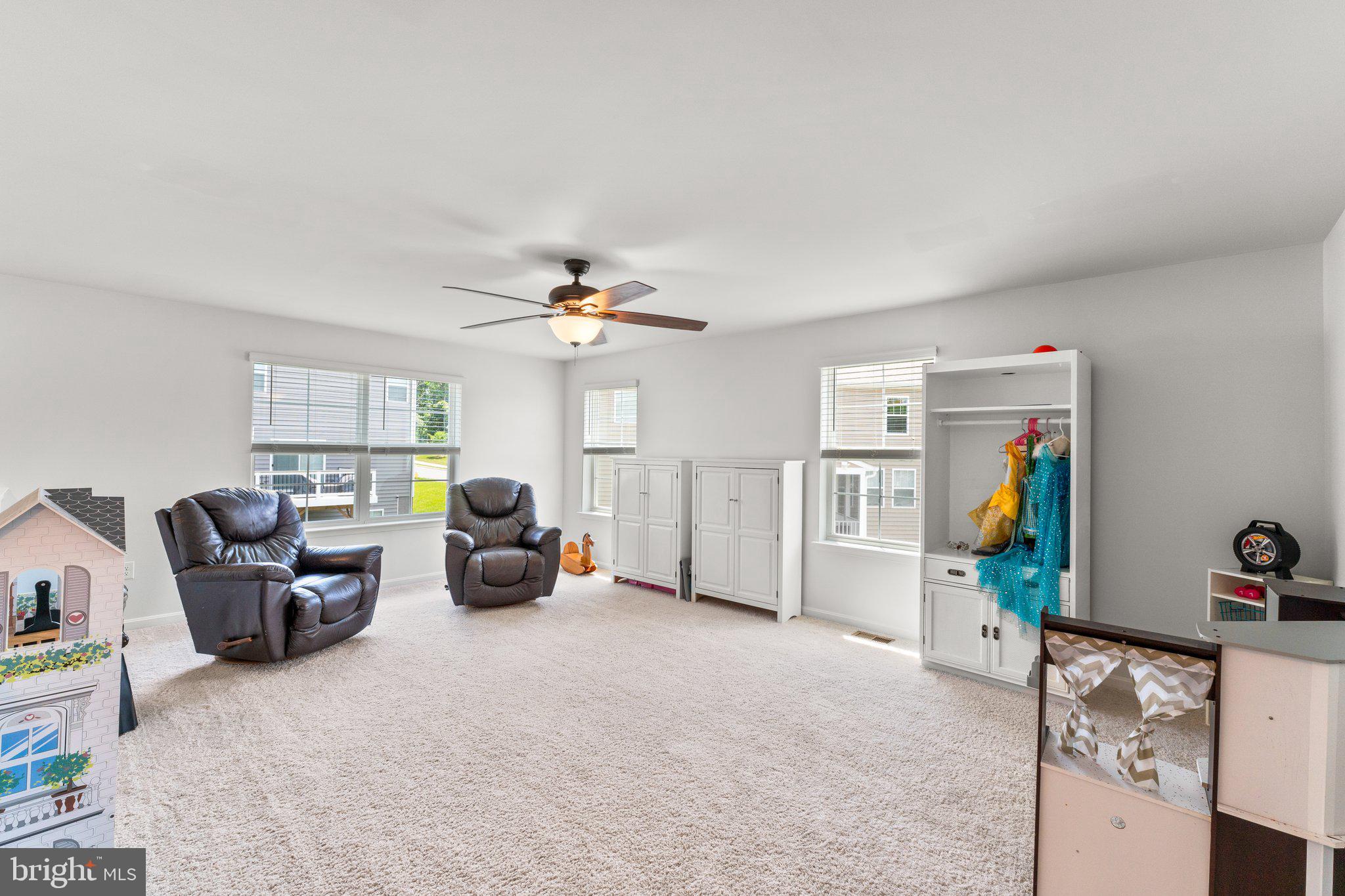 SHELTON KNOLLS - Residential Lease