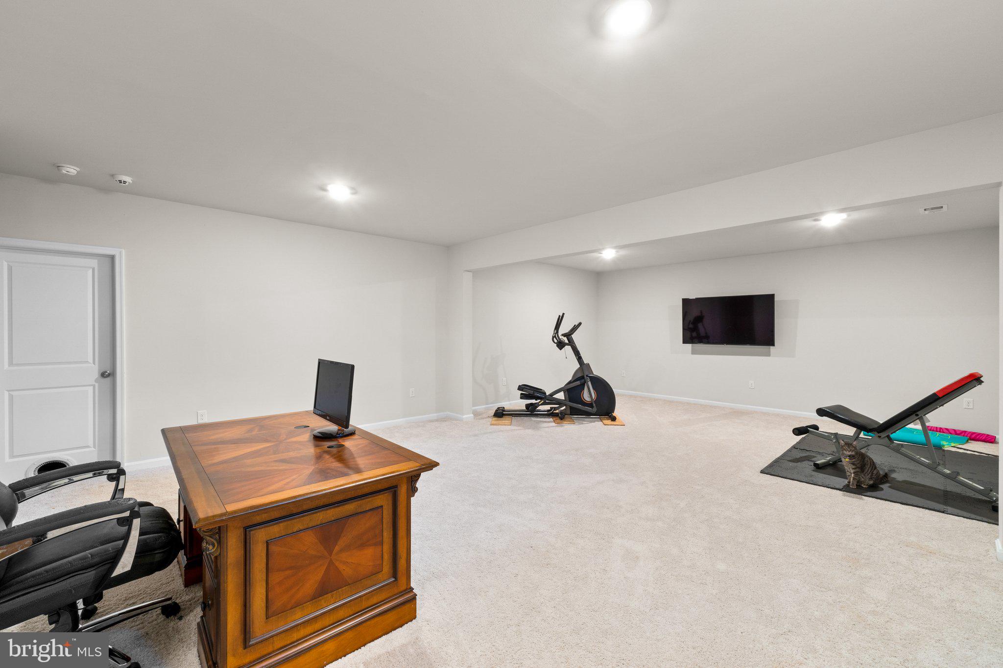 SHELTON KNOLLS - Residential Lease