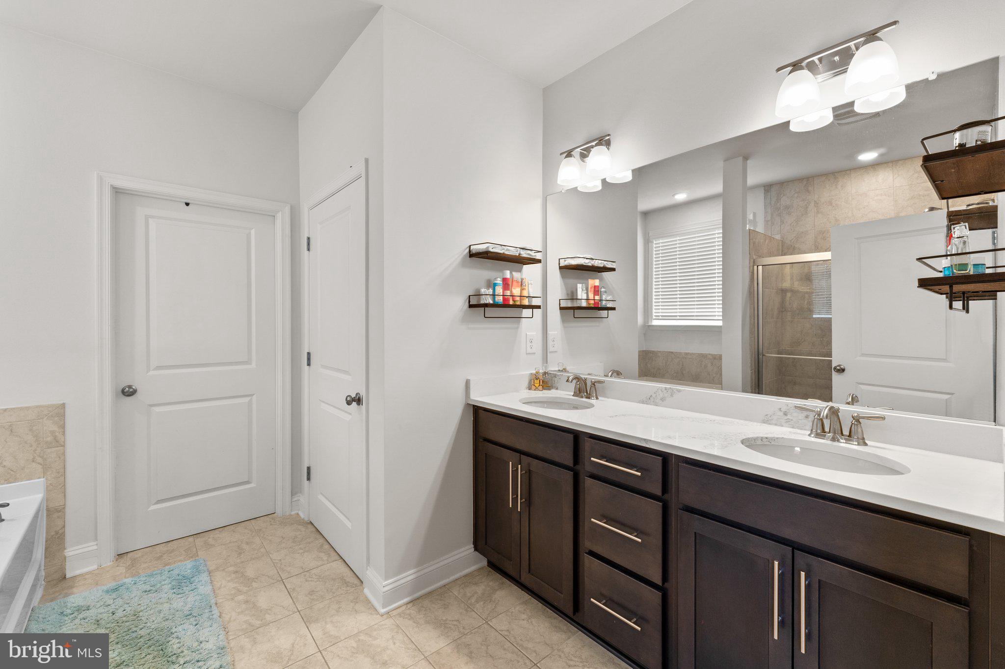 SHELTON KNOLLS - Residential Lease