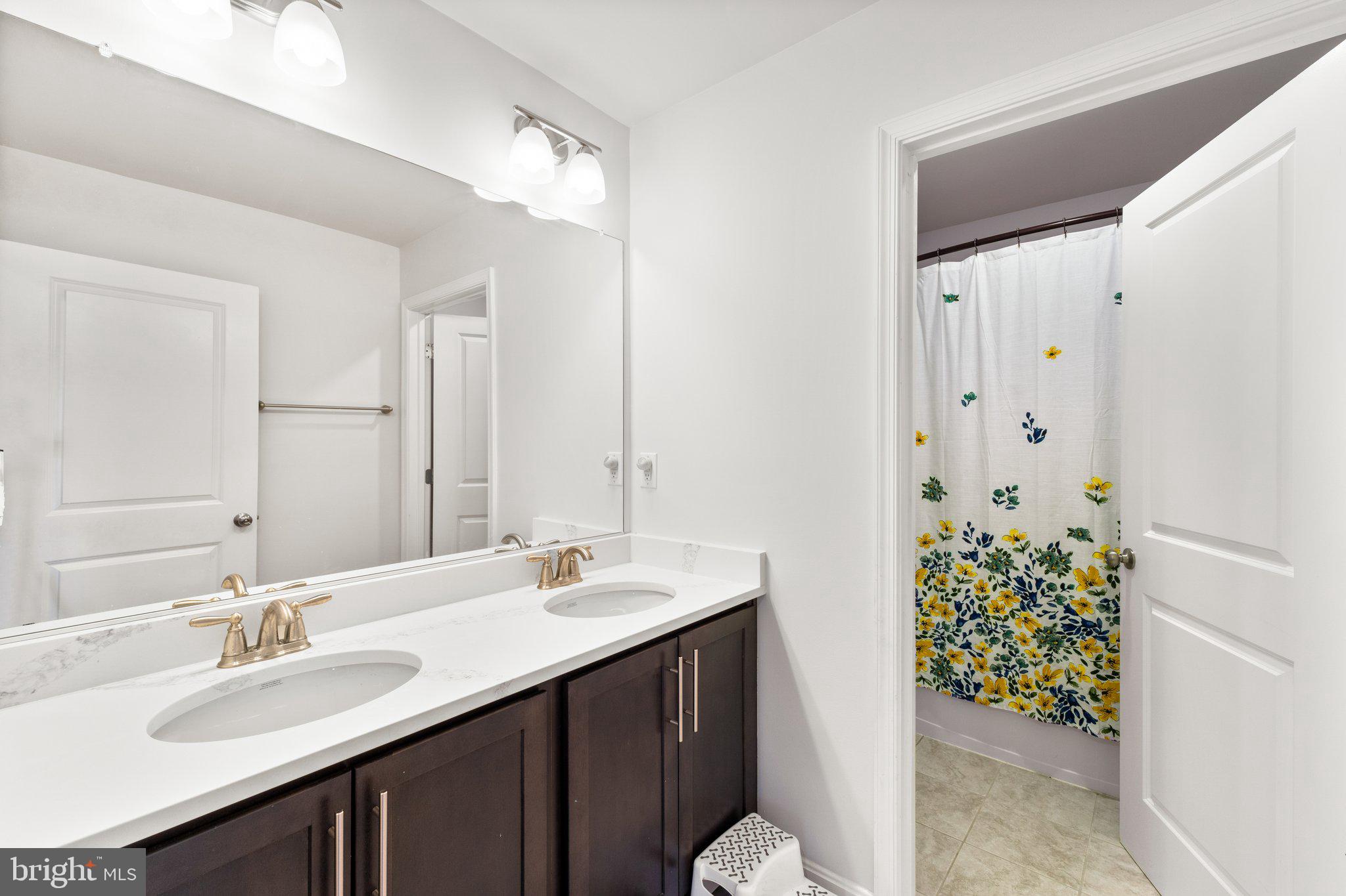 SHELTON KNOLLS - Residential Lease