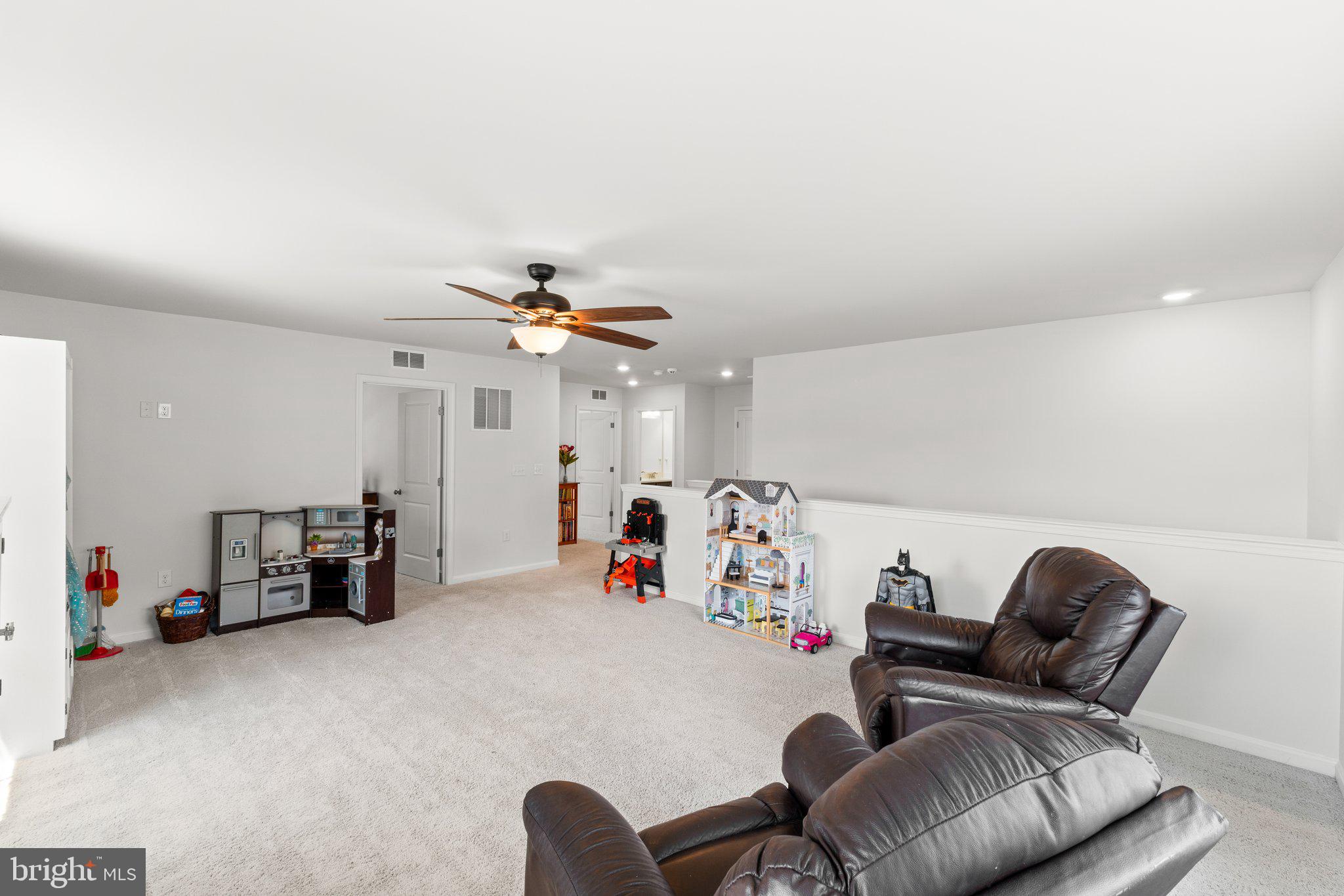 SHELTON KNOLLS - Residential Lease