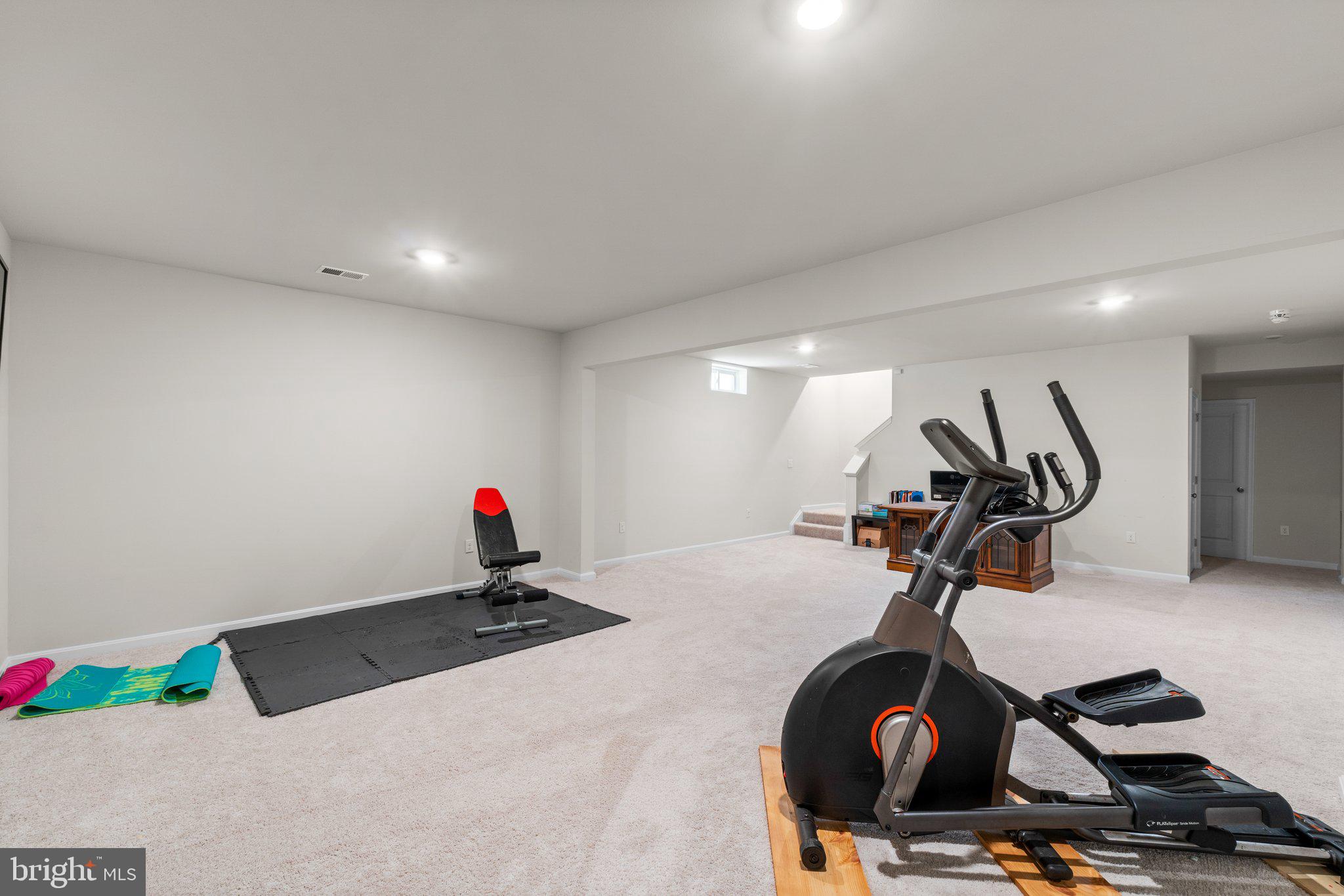 SHELTON KNOLLS - Residential Lease