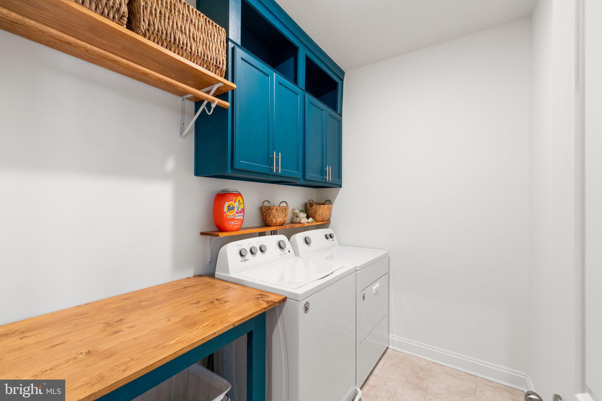 SHELTON KNOLLS - Residential Lease