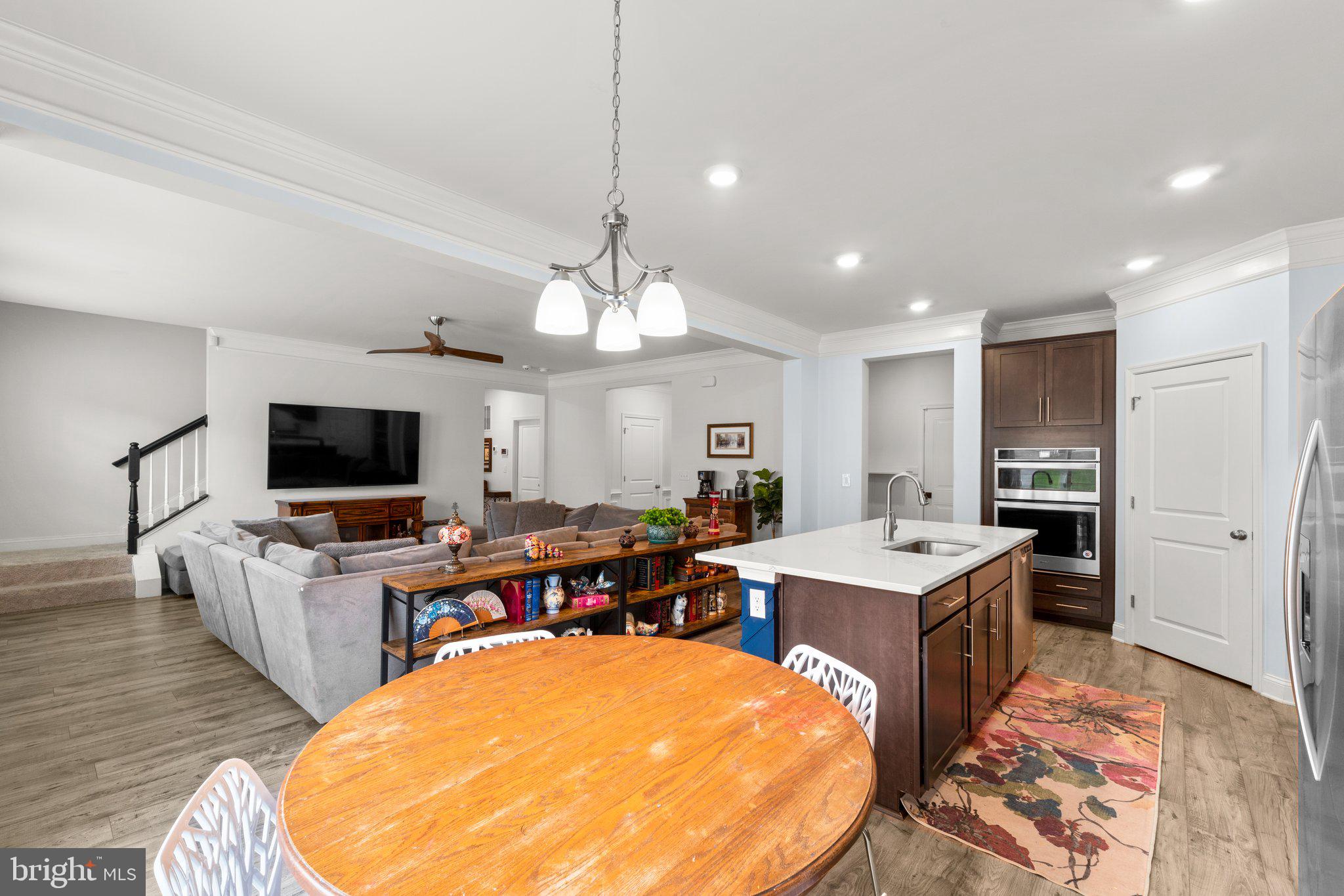 SHELTON KNOLLS - Residential Lease