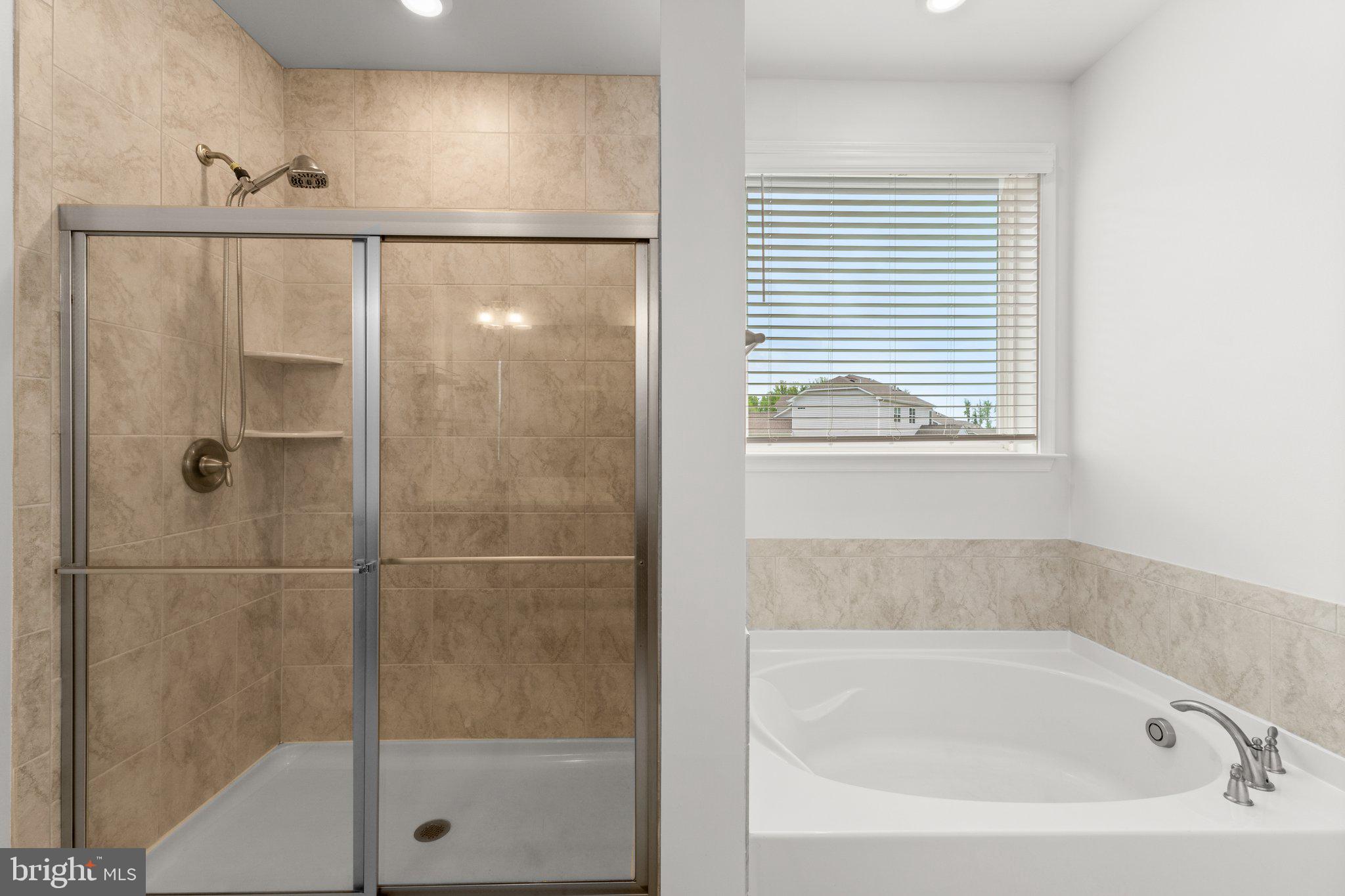 SHELTON KNOLLS - Residential Lease