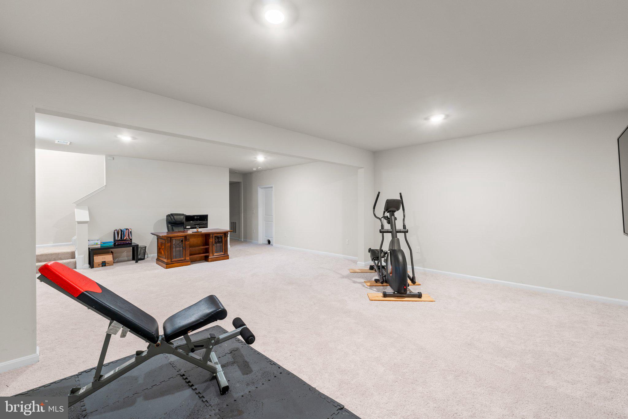 SHELTON KNOLLS - Residential Lease