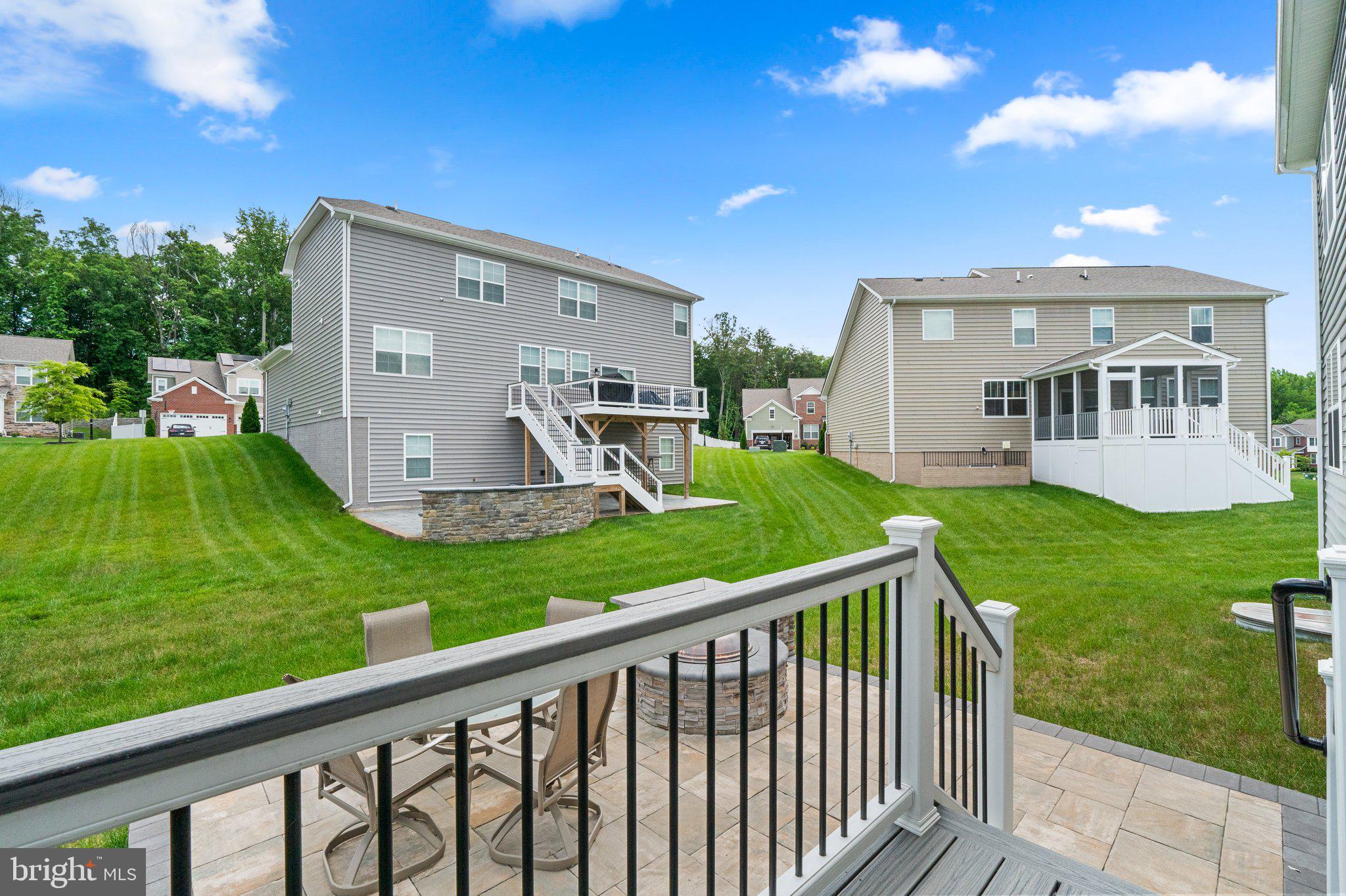 SHELTON KNOLLS - Residential Lease