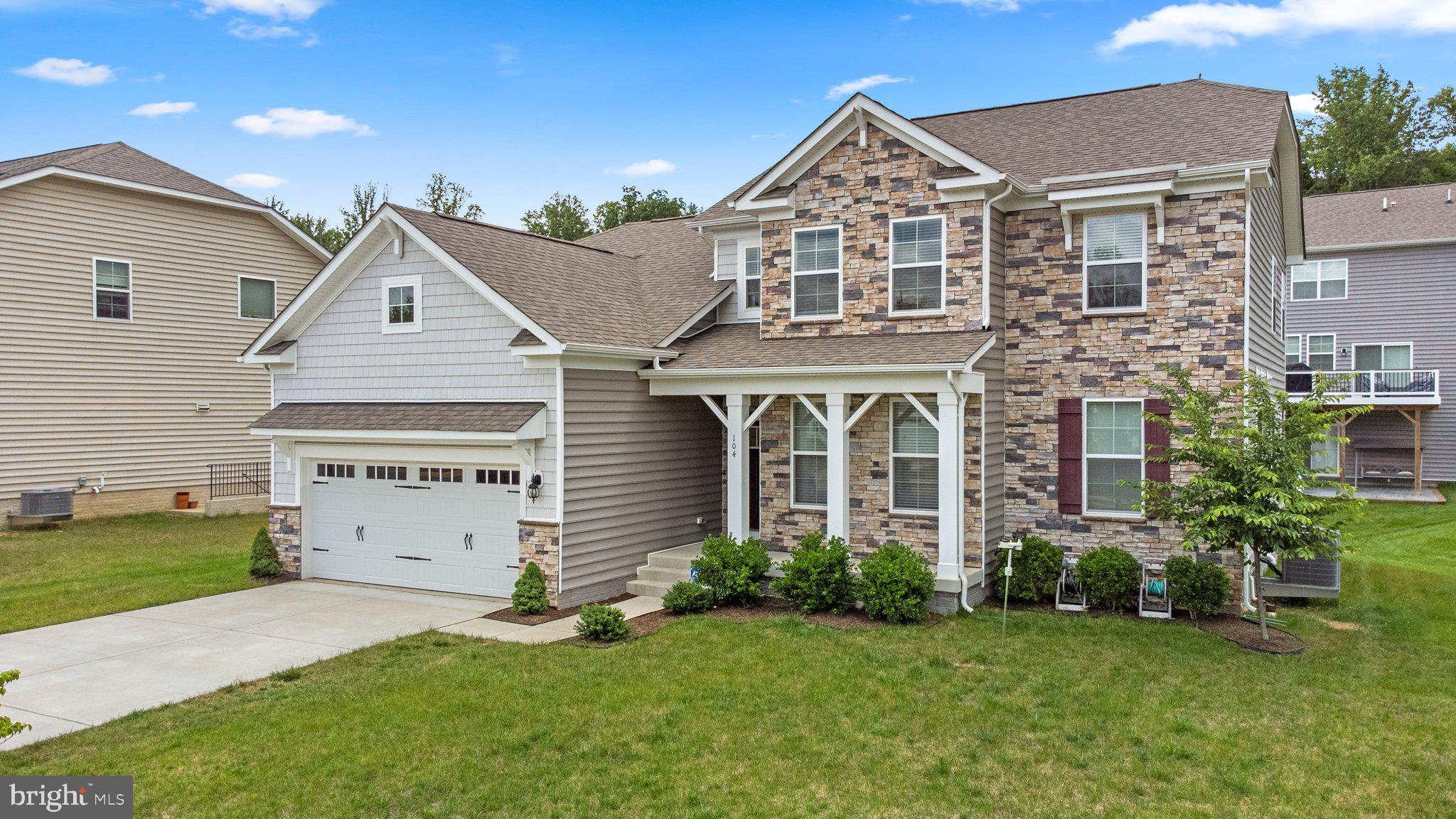 SHELTON KNOLLS - Residential Lease