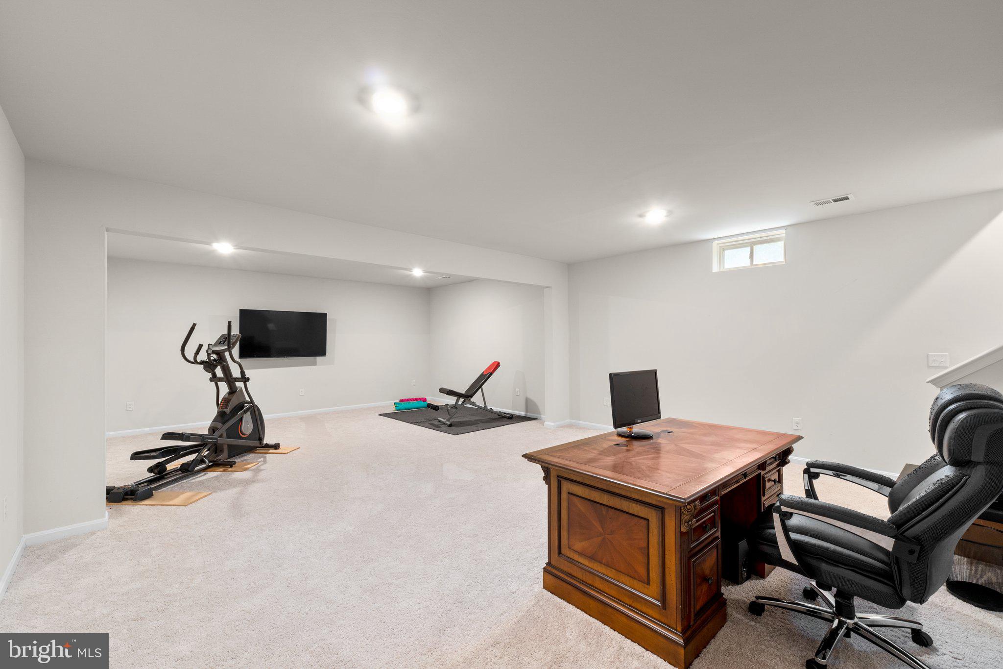 SHELTON KNOLLS - Residential Lease