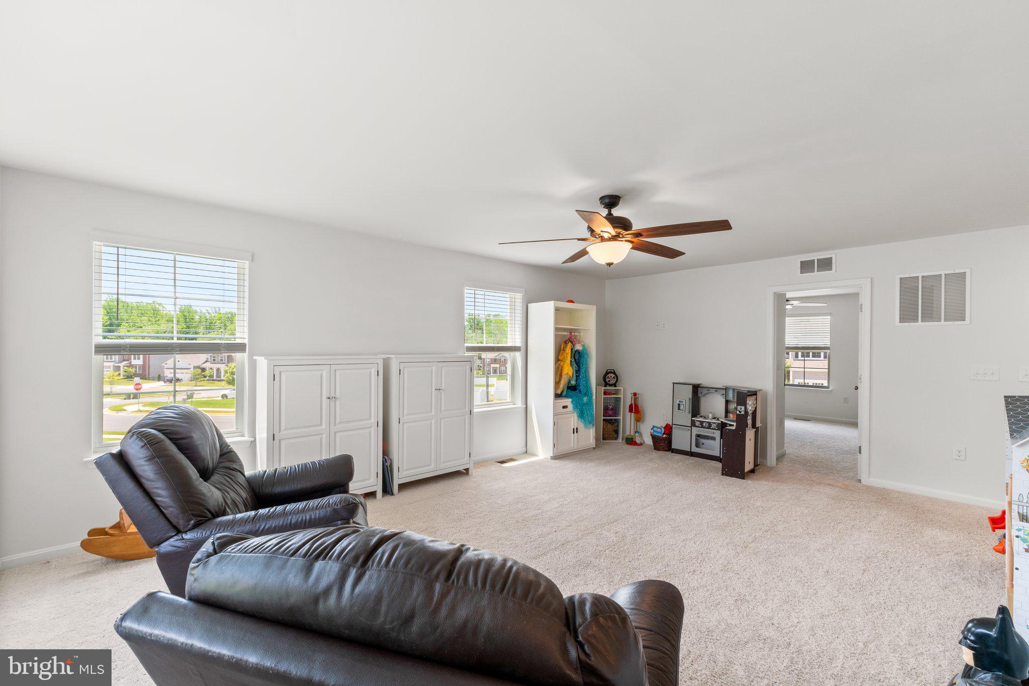 SHELTON KNOLLS - Residential Lease