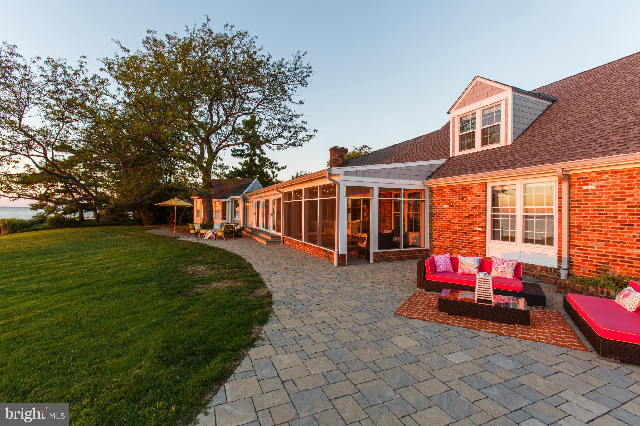 QUEEN ANNE COLONY - Residential