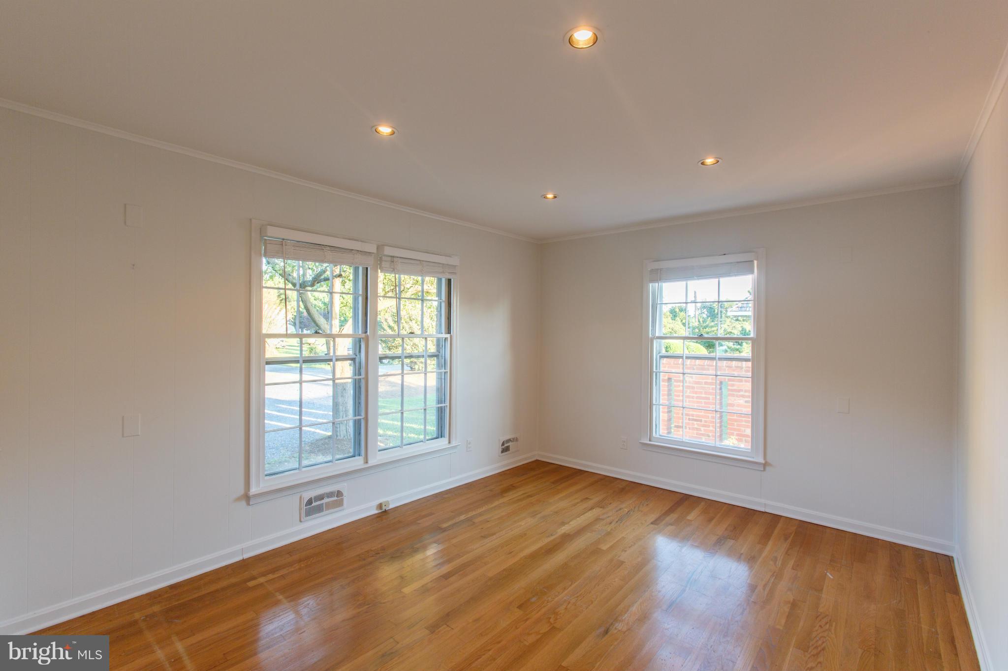 QUEEN ANNE COLONY - Residential