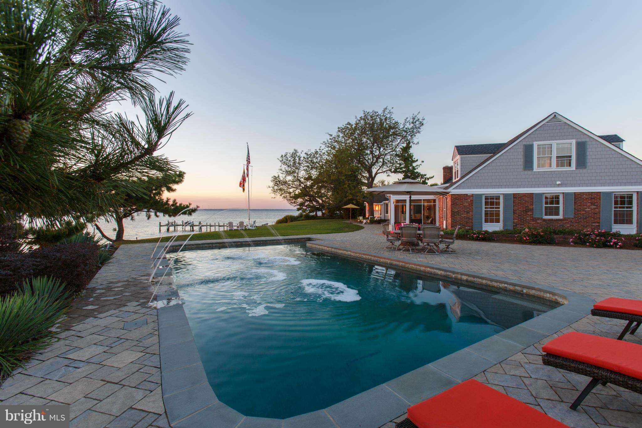 QUEEN ANNE COLONY - Residential