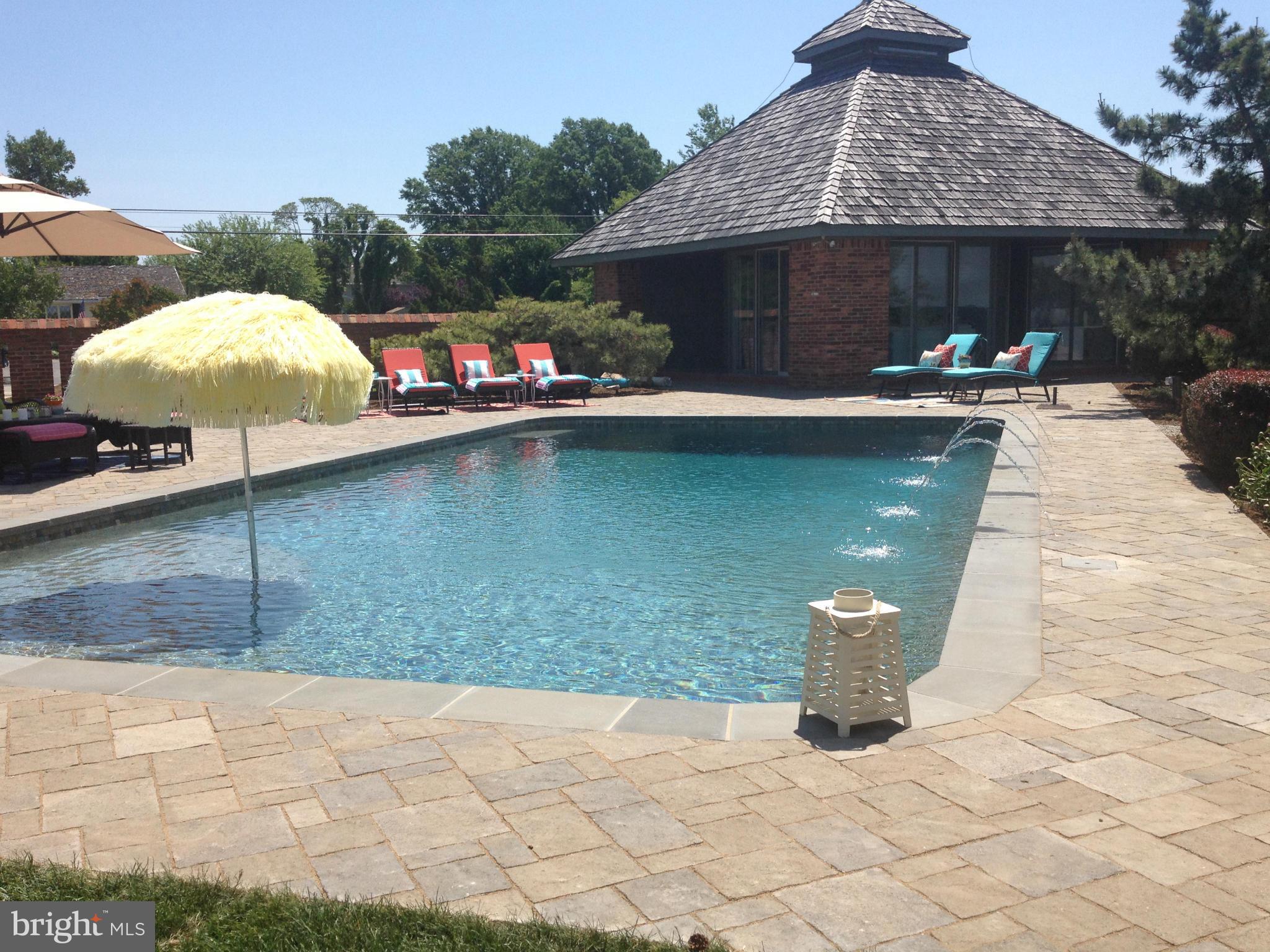 QUEEN ANNE COLONY - Residential